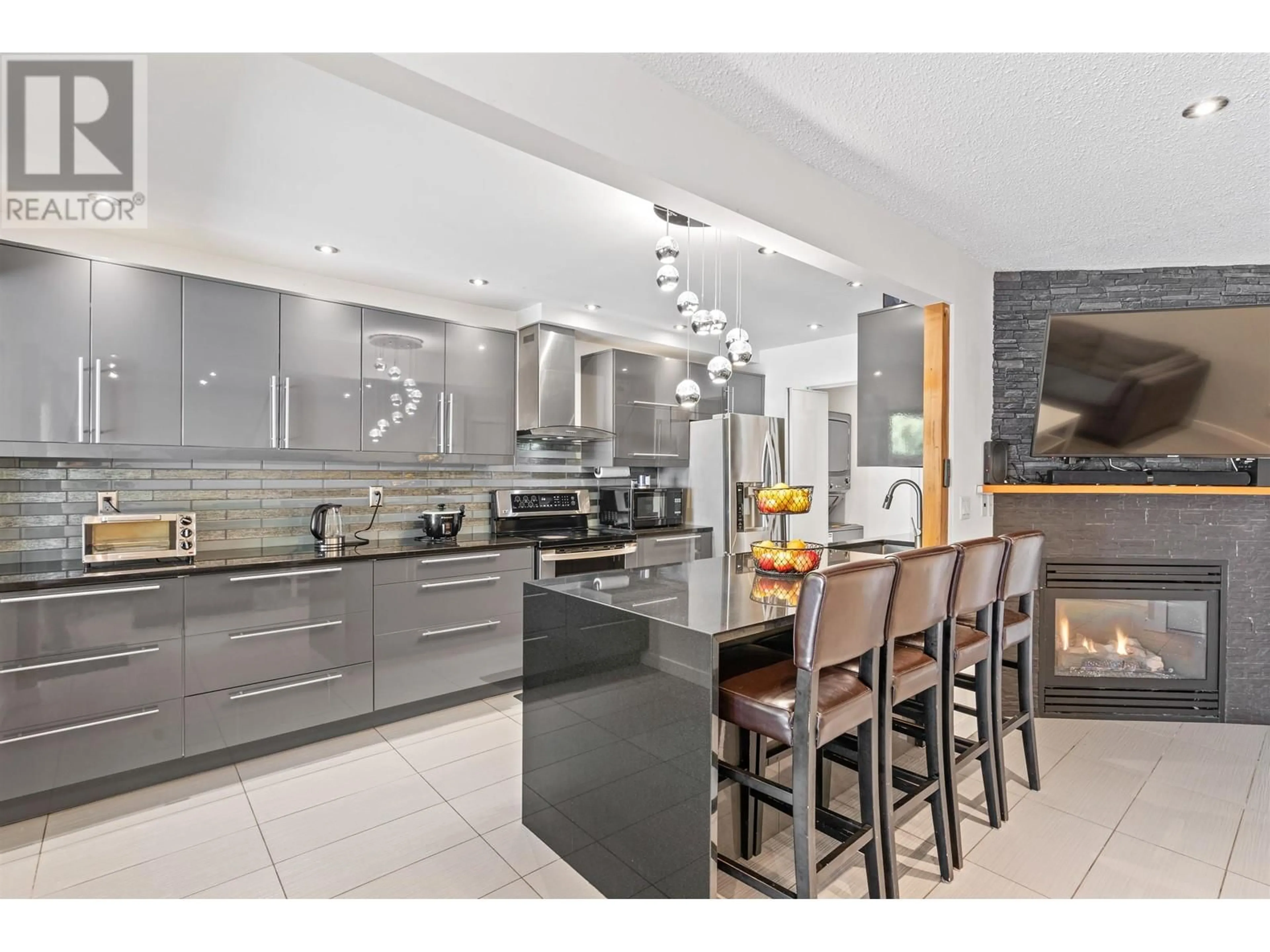 Contemporary kitchen, ceramic/tile floor for 2535 GORDON AVENUE, Port Coquitlam British Columbia V3C3Z3