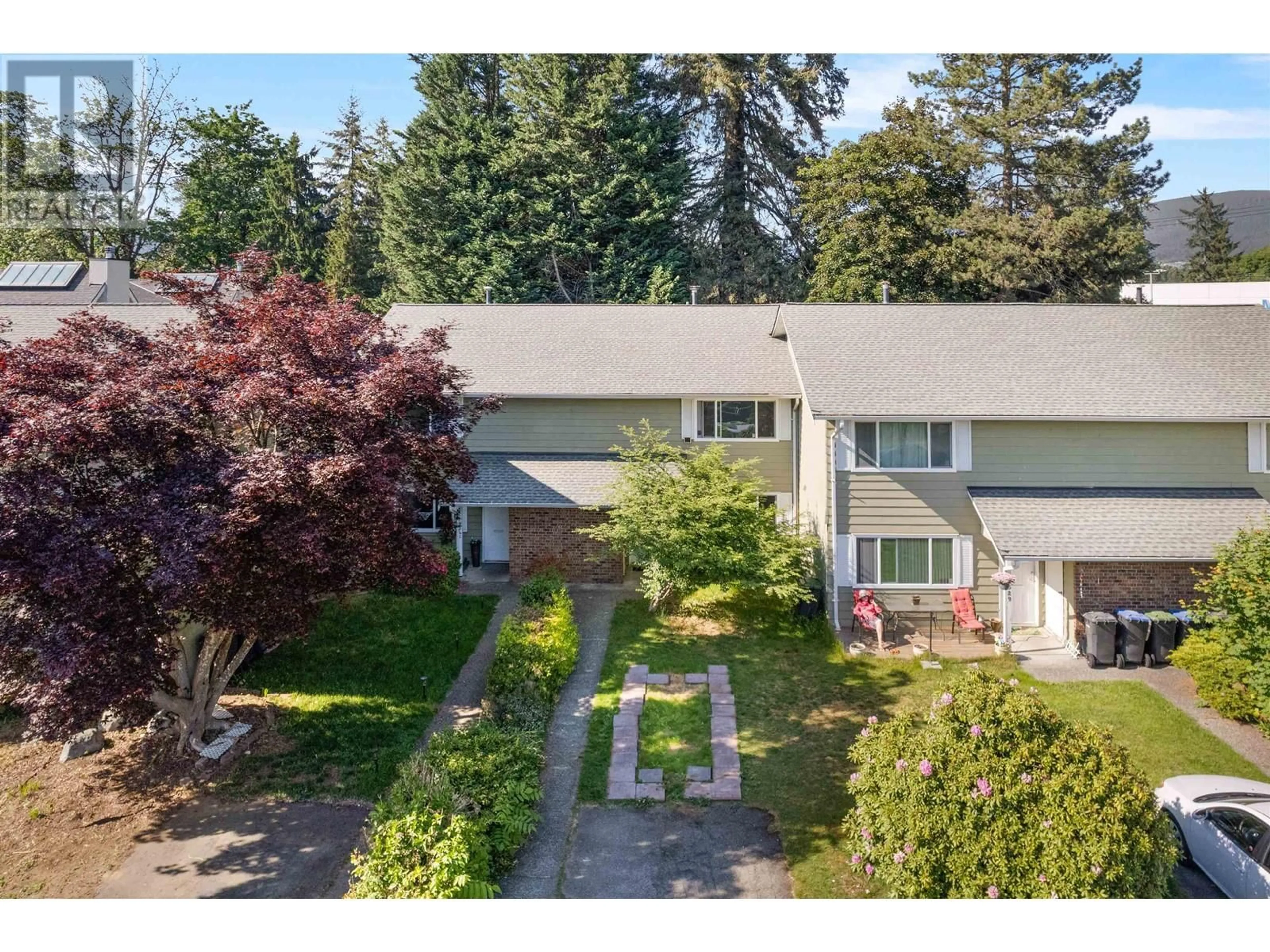 A pic from outside/outdoor area/front of a property/back of a property/a pic from drone, street for 2535 GORDON AVENUE, Port Coquitlam British Columbia V3C3Z3