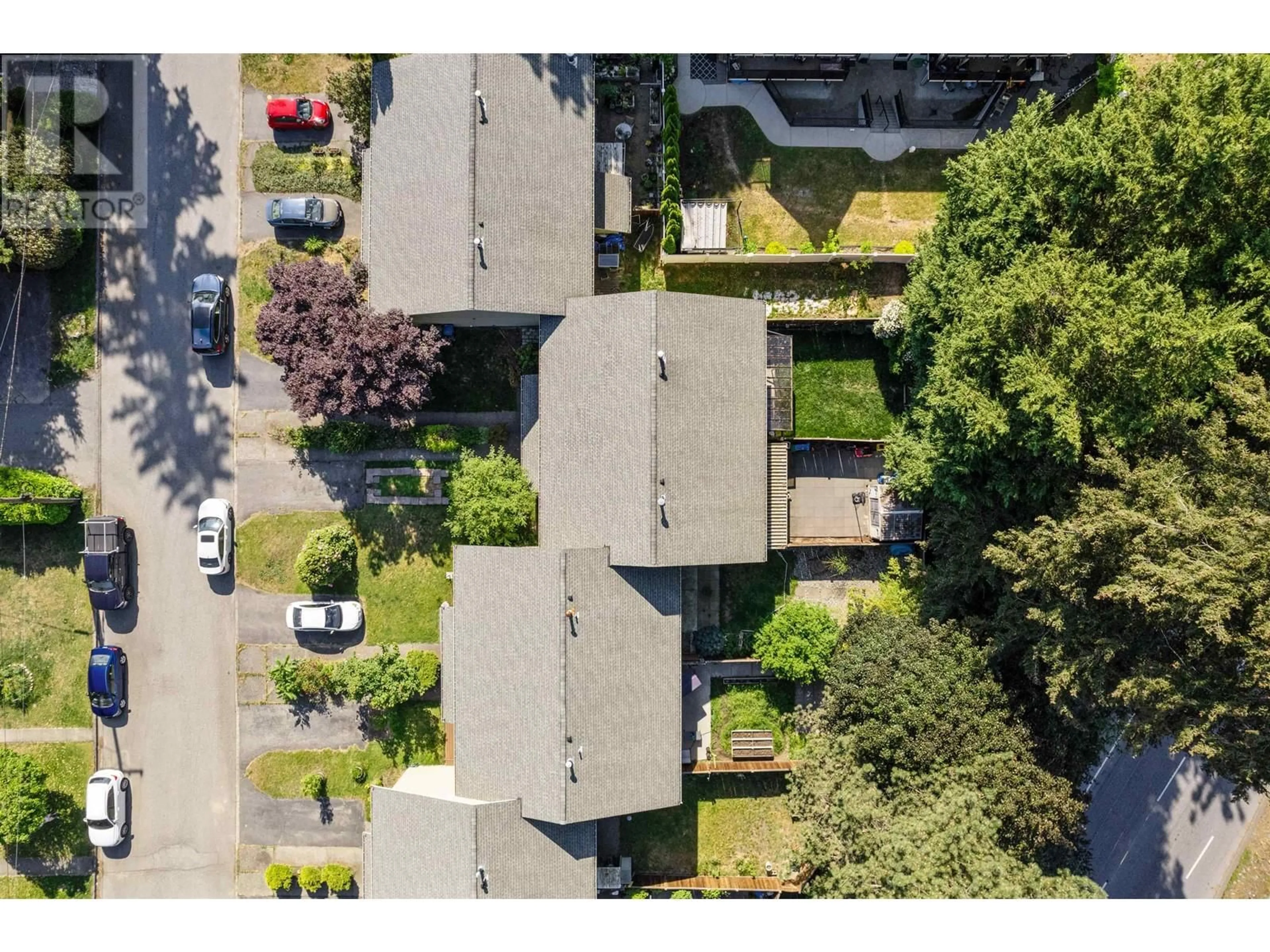 A pic from outside/outdoor area/front of a property/back of a property/a pic from drone, street for 2535 GORDON AVENUE, Port Coquitlam British Columbia V3C3Z3