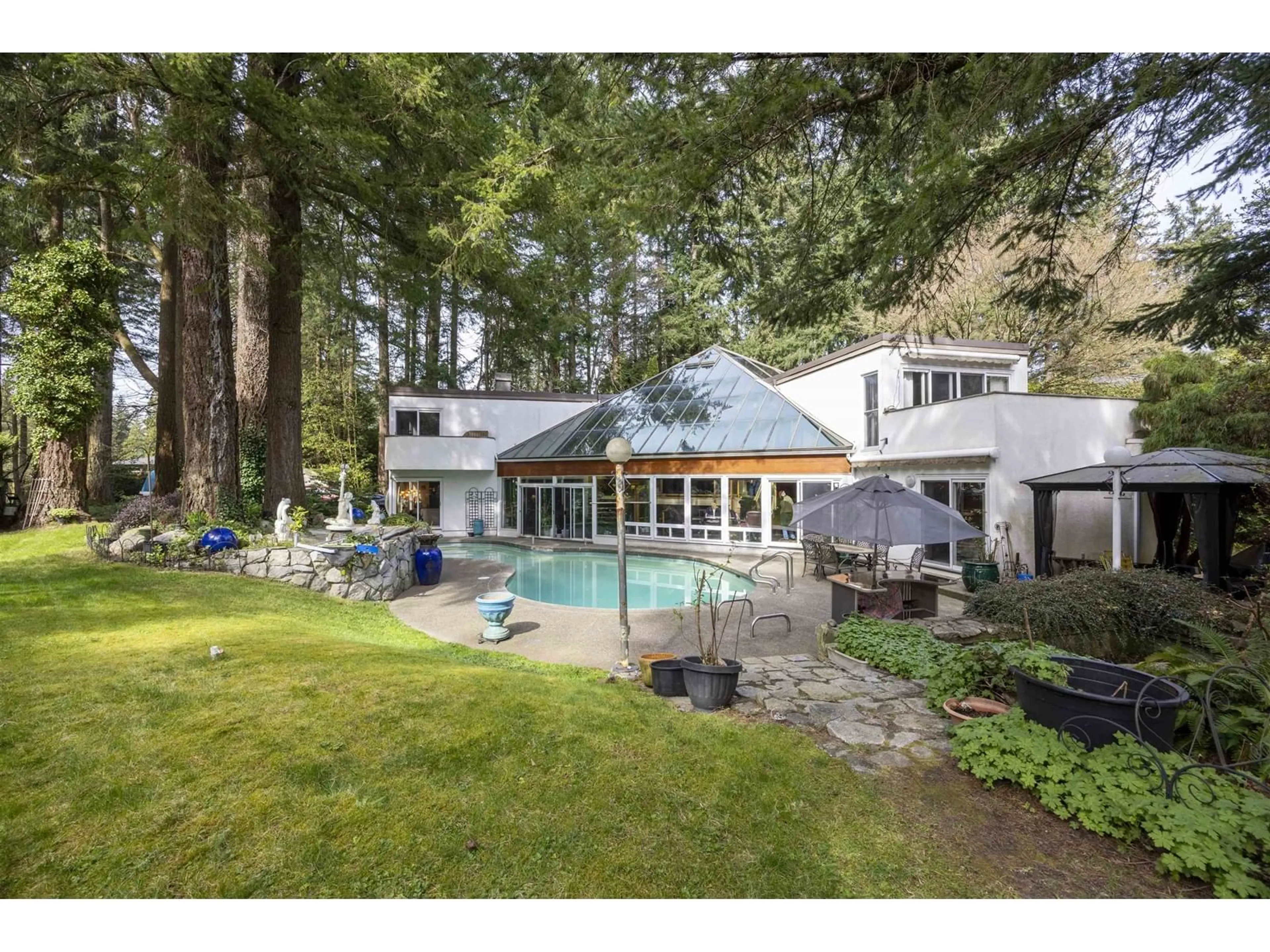 A pic from outside/outdoor area/front of a property/back of a property/a pic from drone, unknown for 13642 28, Surrey British Columbia V4P1T3