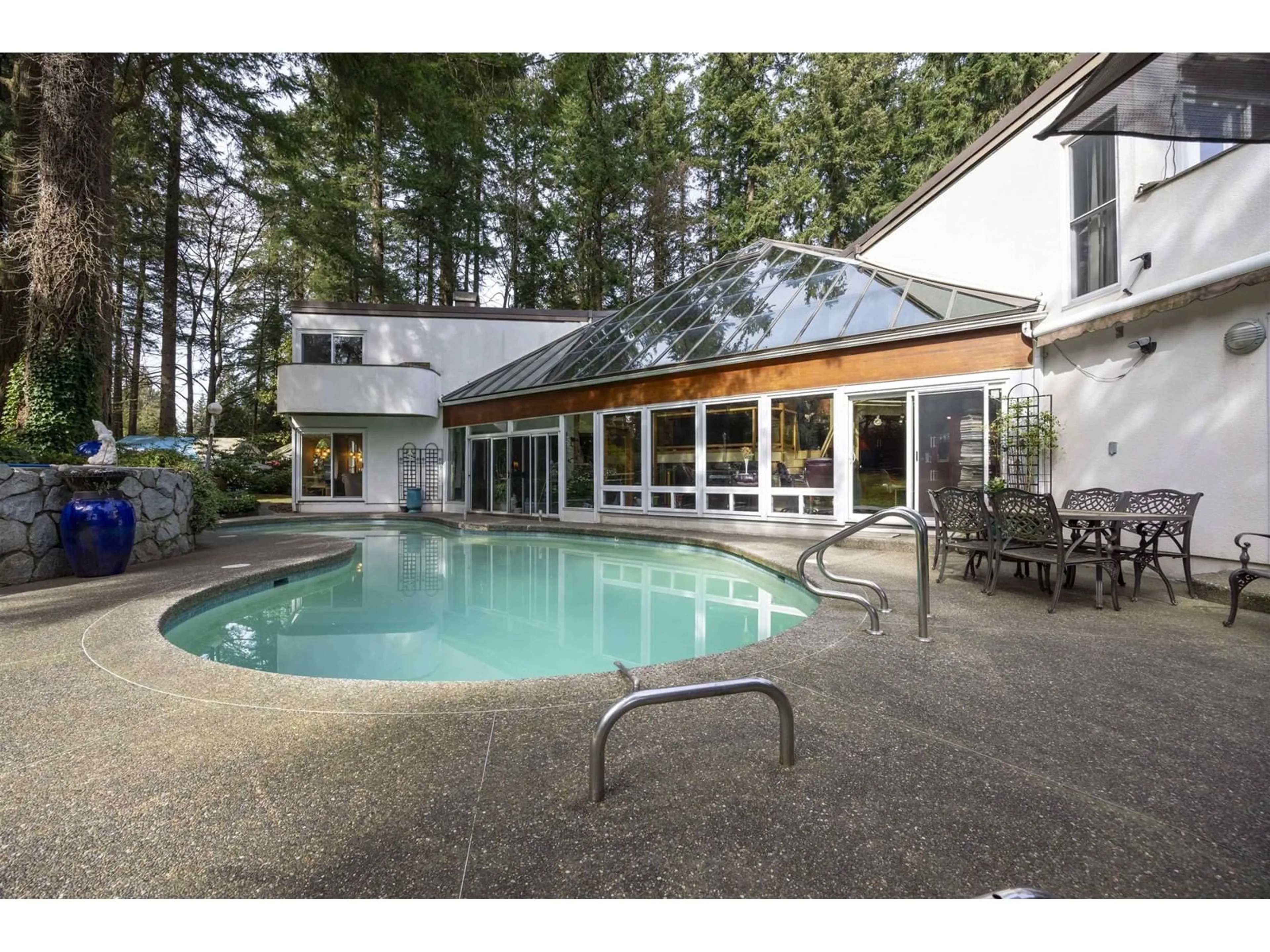 Pool for 13642 28, Surrey British Columbia V4P1T3