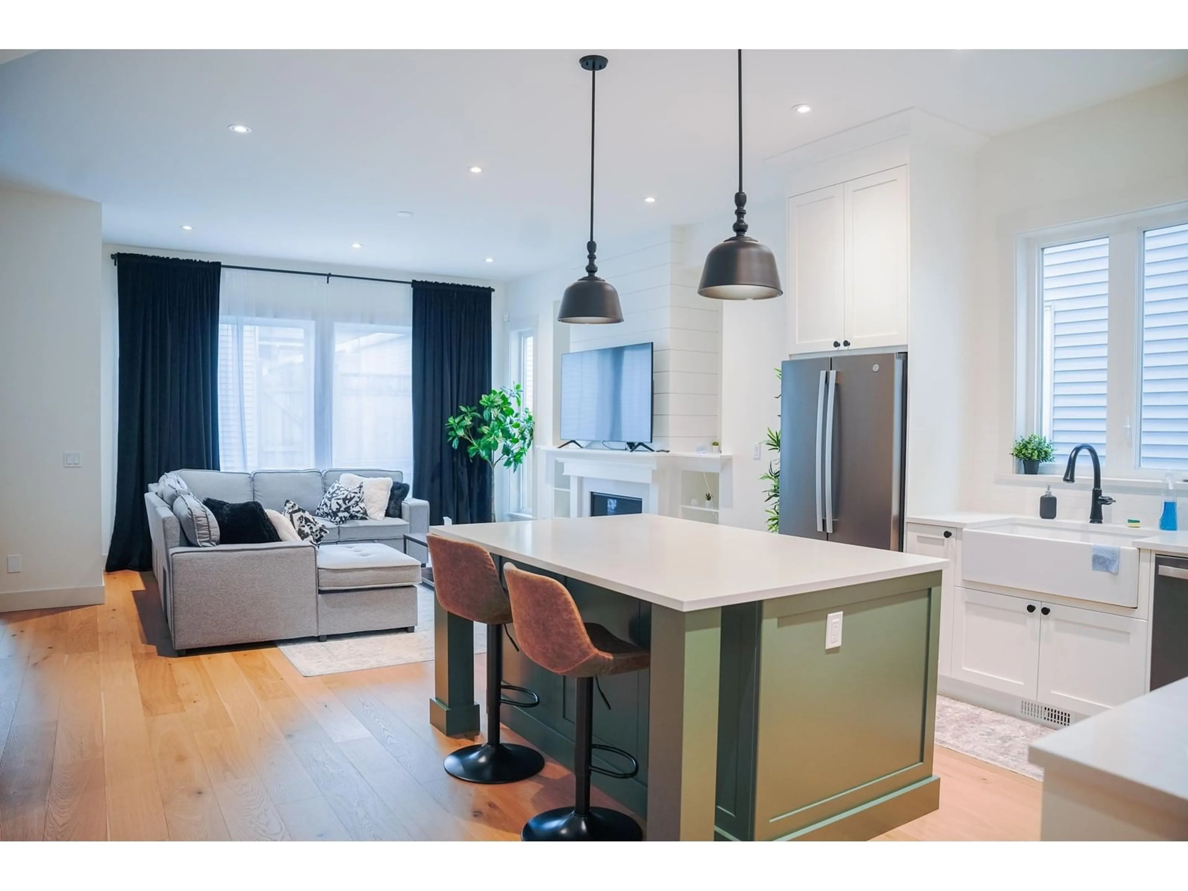 Open concept kitchen, wood/laminate floor for 19756 75B, Langley British Columbia V2Y5K2