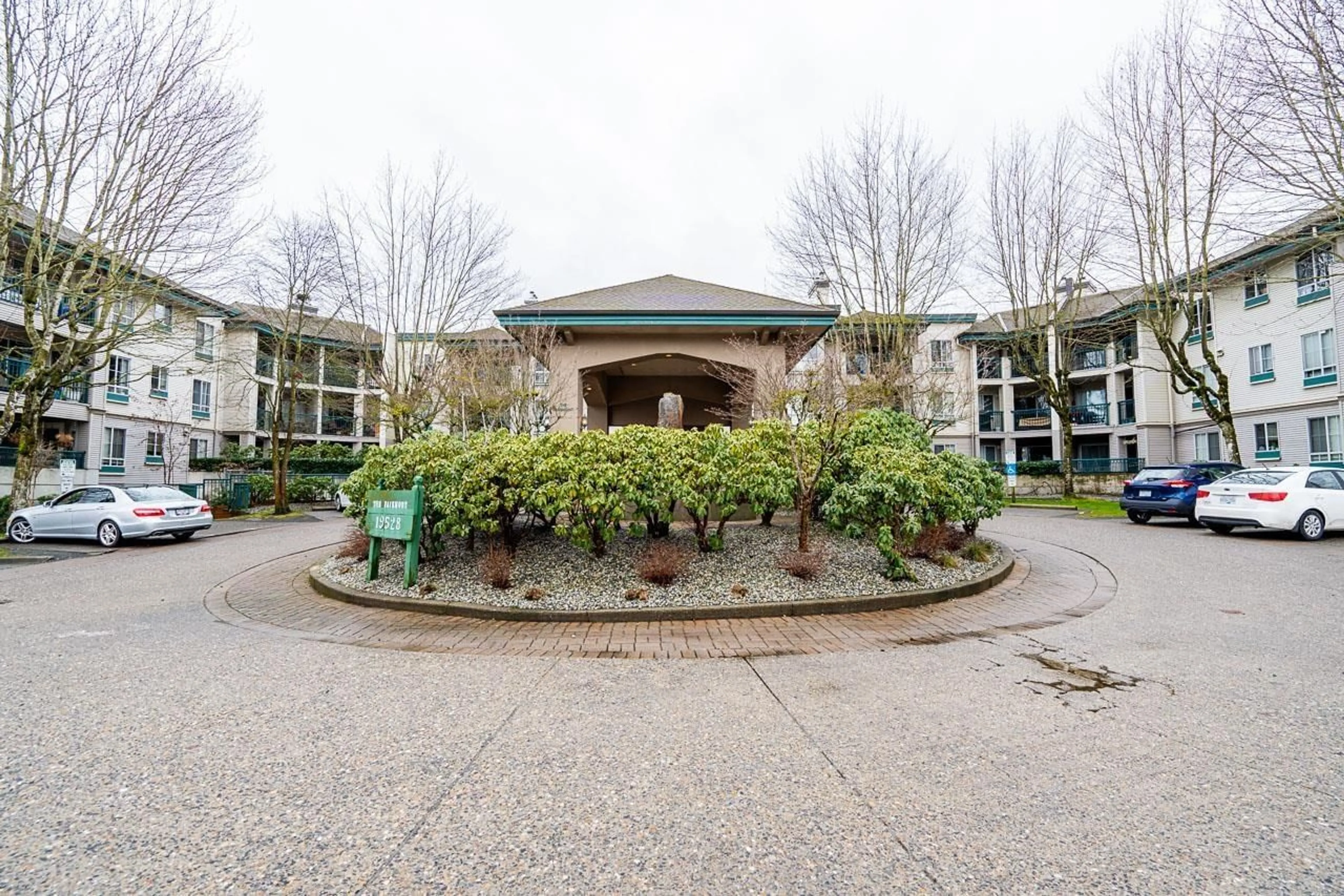 Patio, mountain view for 207 - 19528 FRASER, Surrey British Columbia V3S8P4