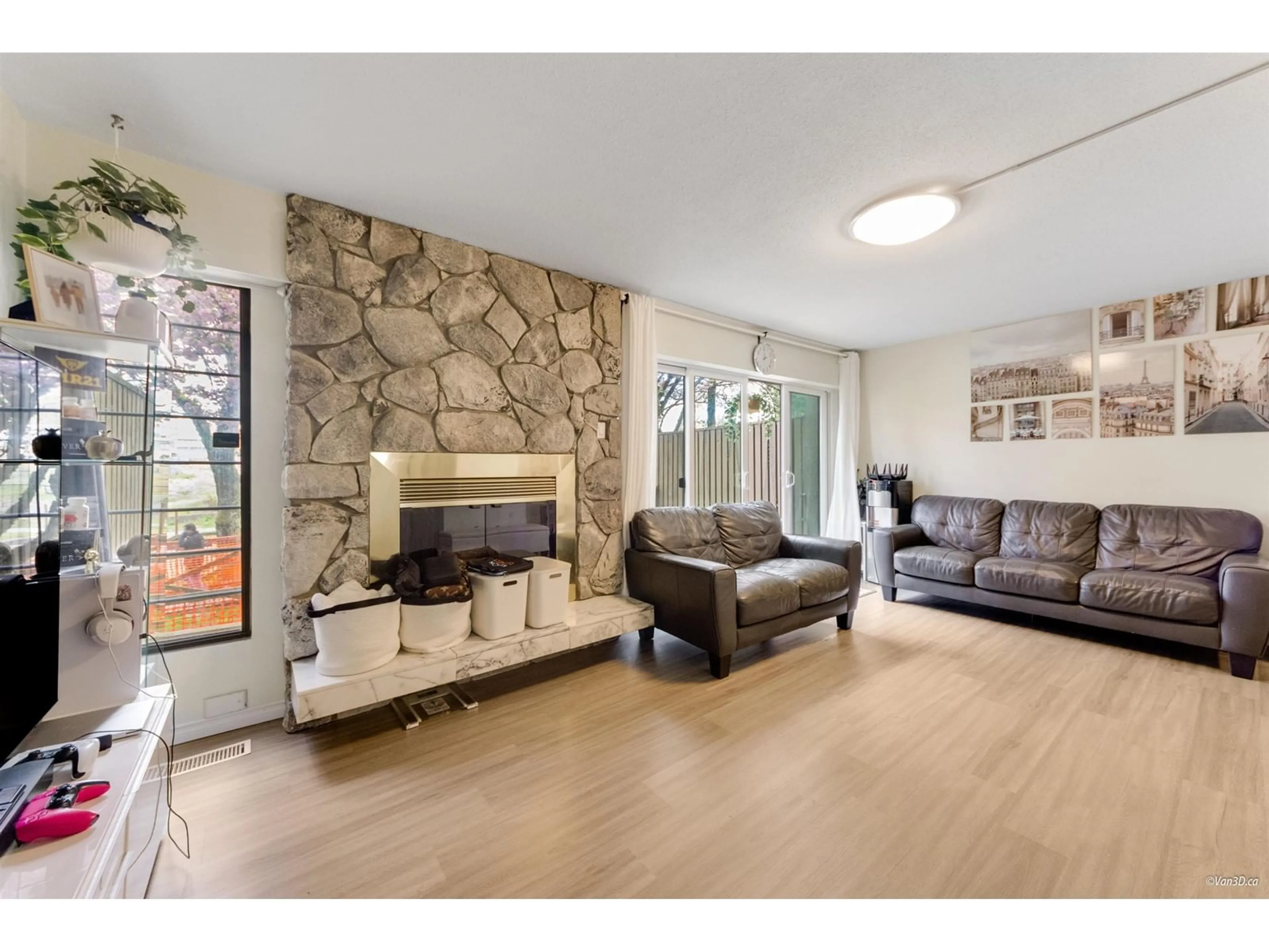Living room with furniture, unknown for 72 - 13756 CENTRAL, Surrey British Columbia V3T1R9