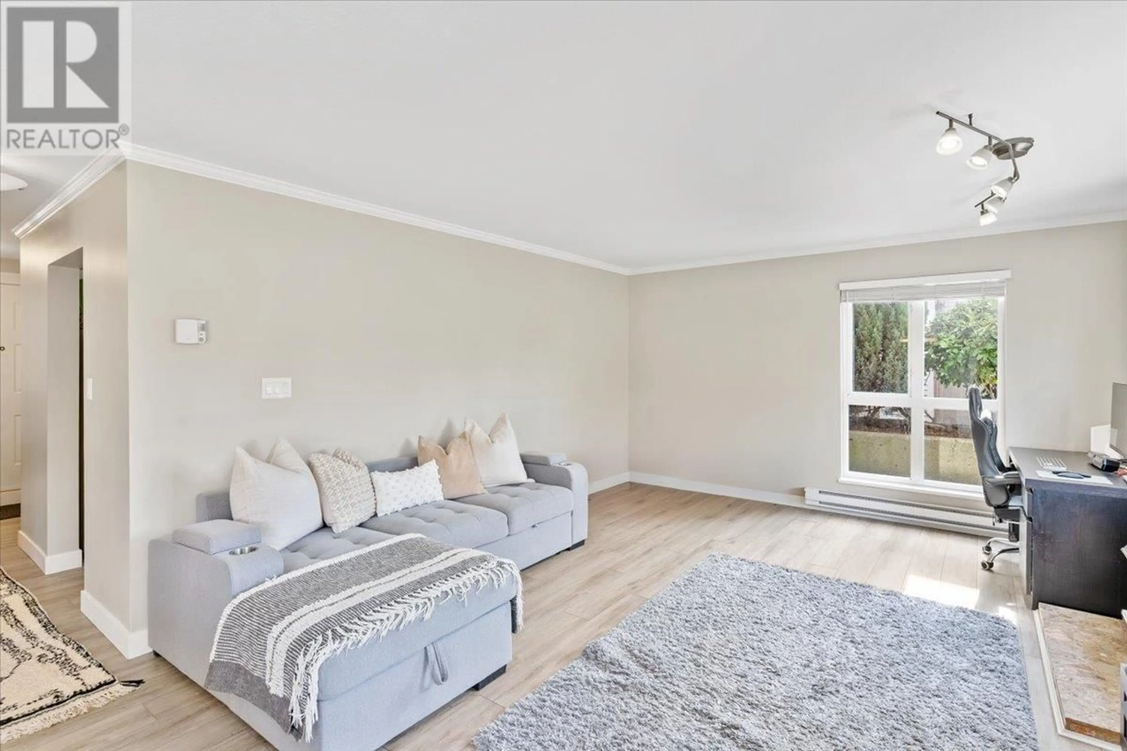 Living room with furniture, unknown for 108 - 2339 SHAUGHNESSY STREET, Port Coquitlam British Columbia V3C3E2