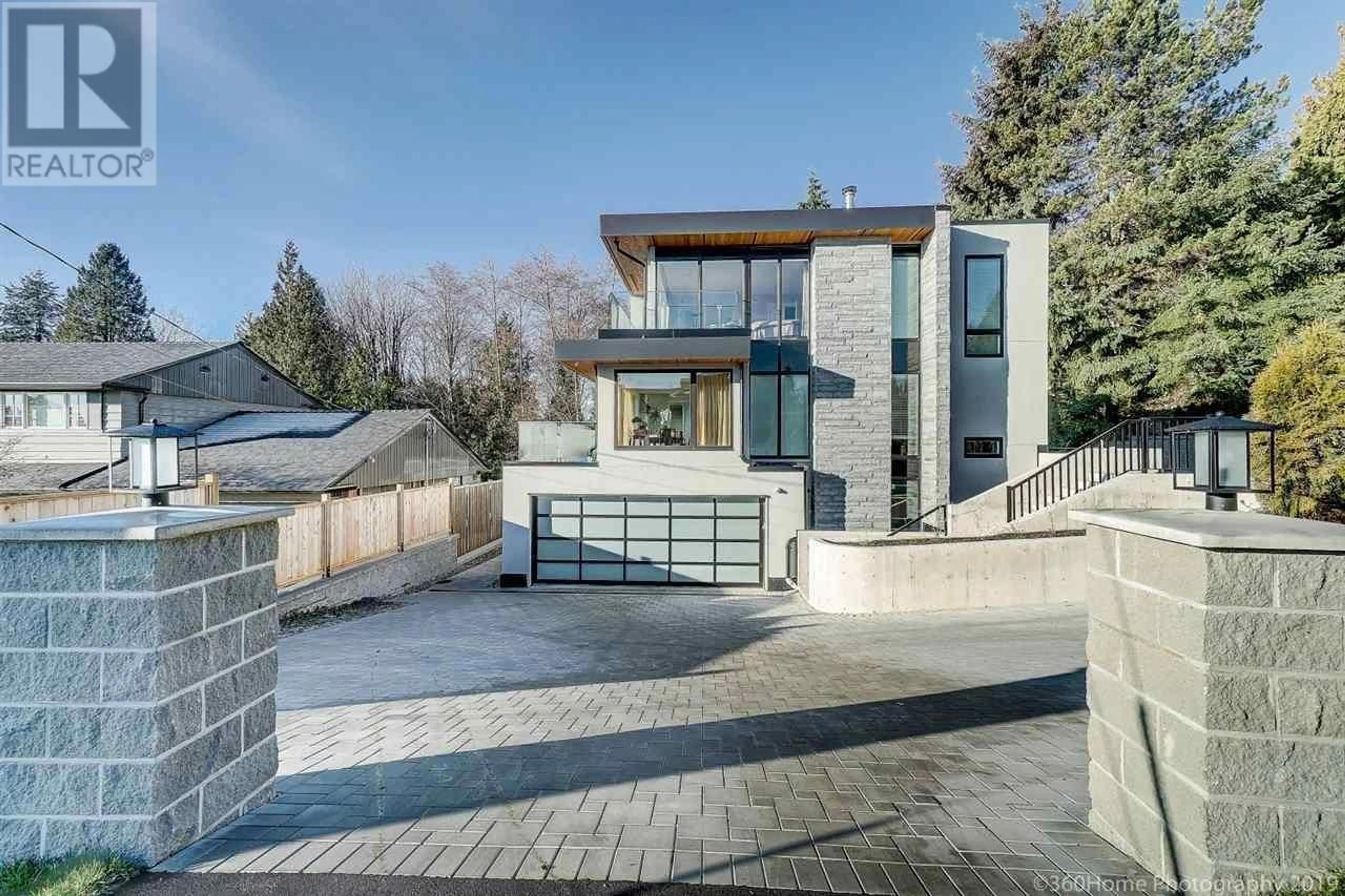 Home with brick exterior material, street for 2010 QUEENS AVENUE, West Vancouver British Columbia V7V2X9