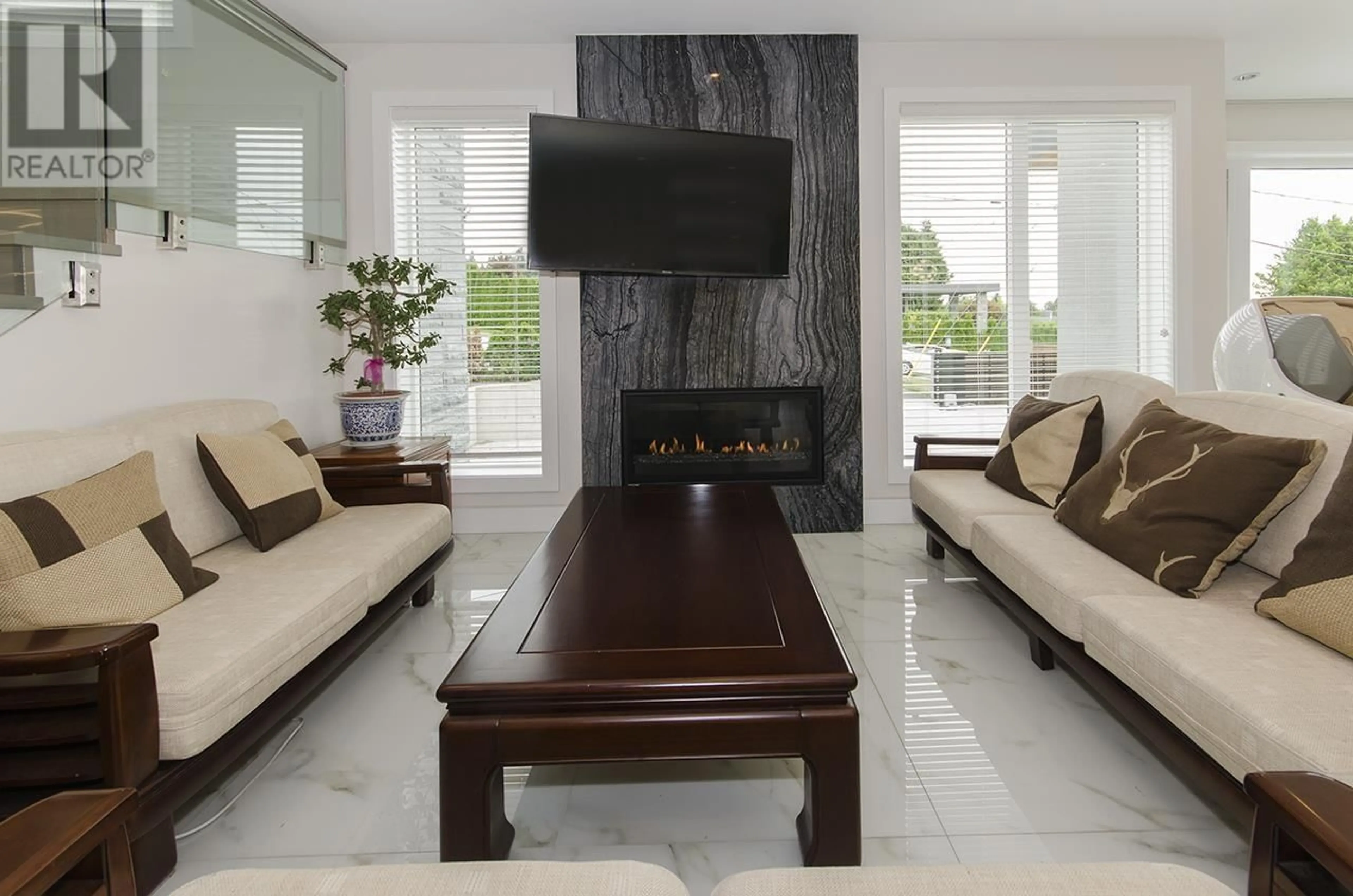 Living room with furniture, unknown for 2010 QUEENS AVENUE, West Vancouver British Columbia V7V2X9