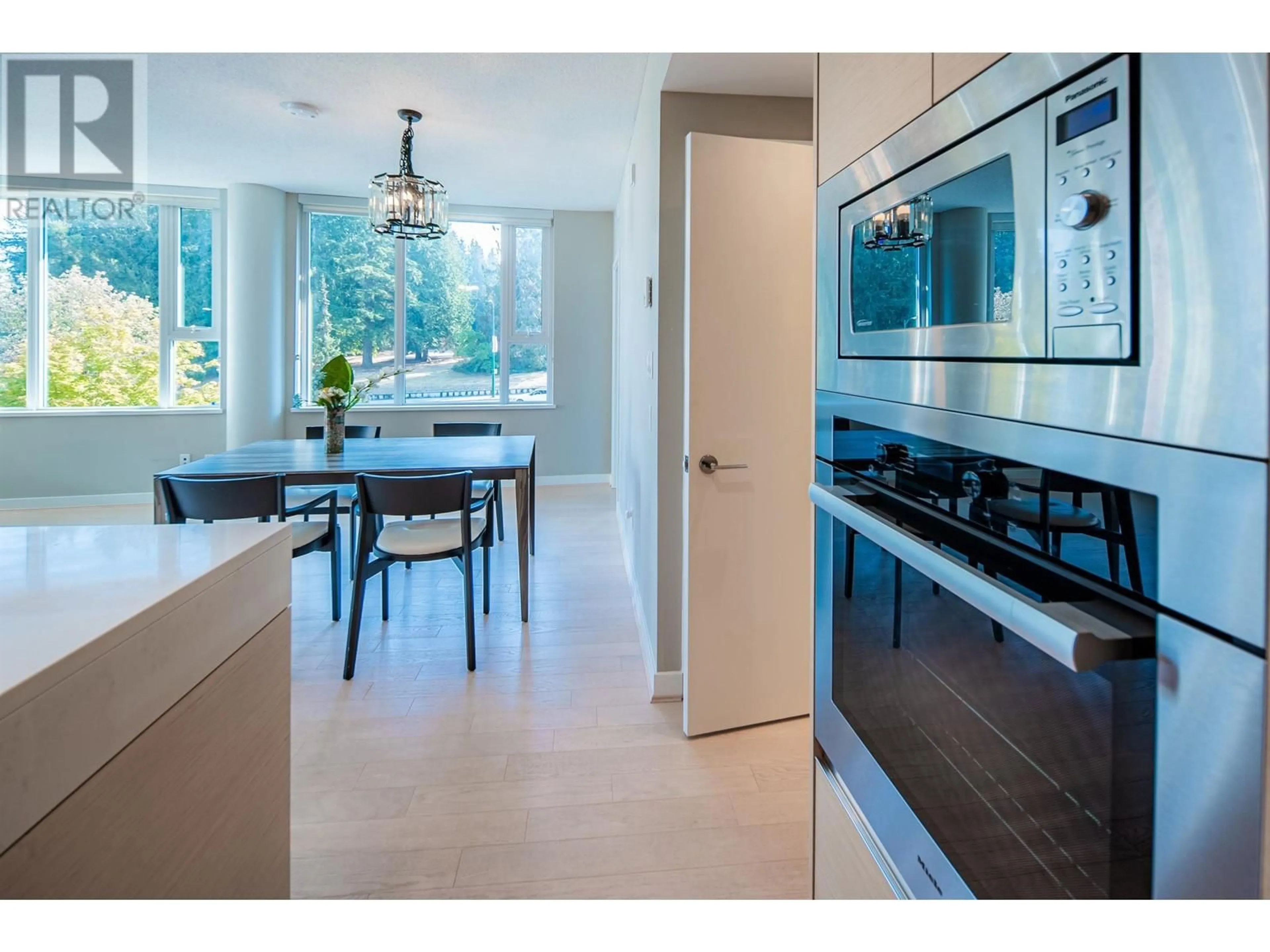 Open concept kitchen, ceramic/tile floor for 207 - 505 30TH AVENUE, Vancouver British Columbia V5Z0G4