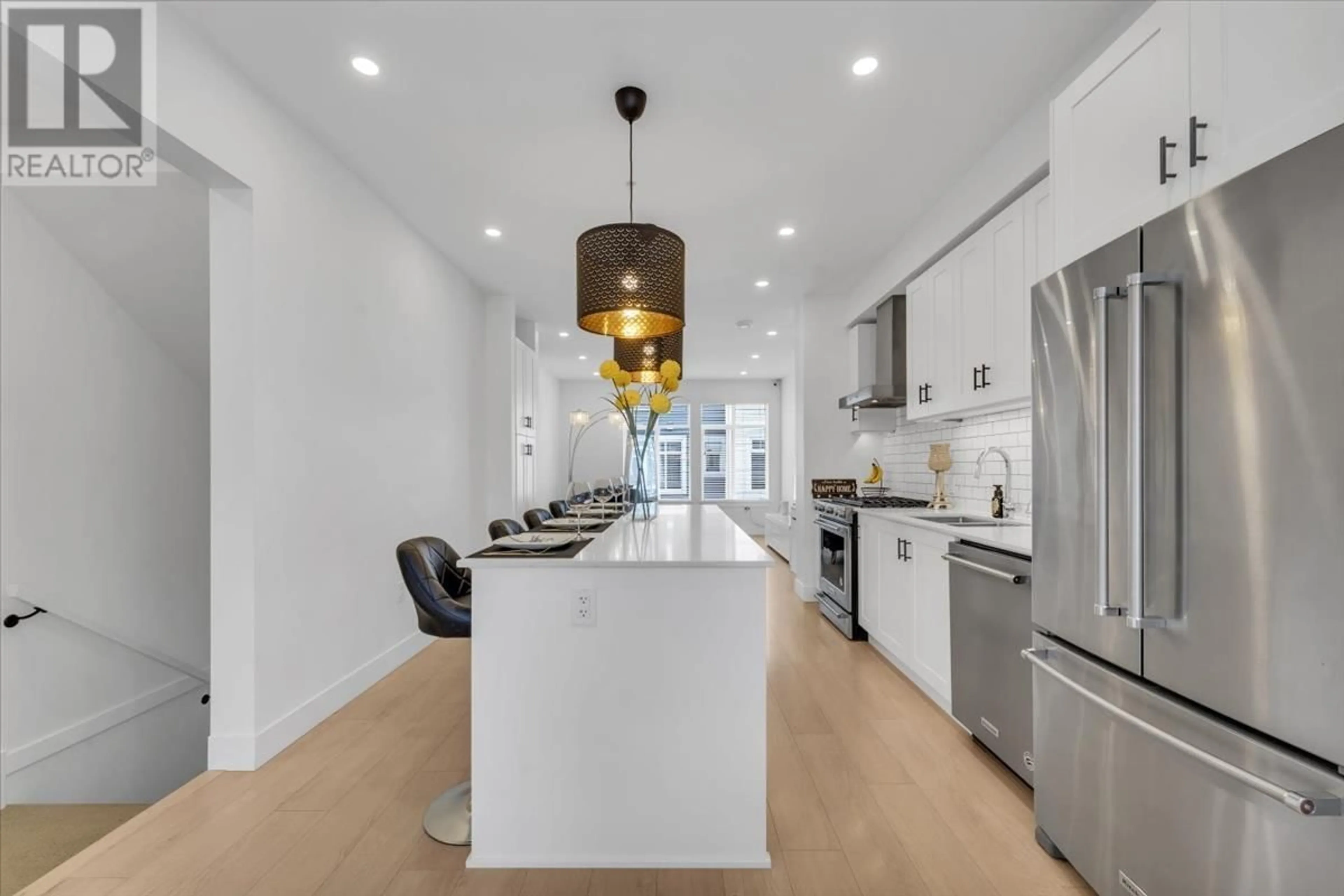 Open concept kitchen, ceramic/tile floor for 11 - 24021 110 AVENUE, Maple Ridge British Columbia V2W0J9