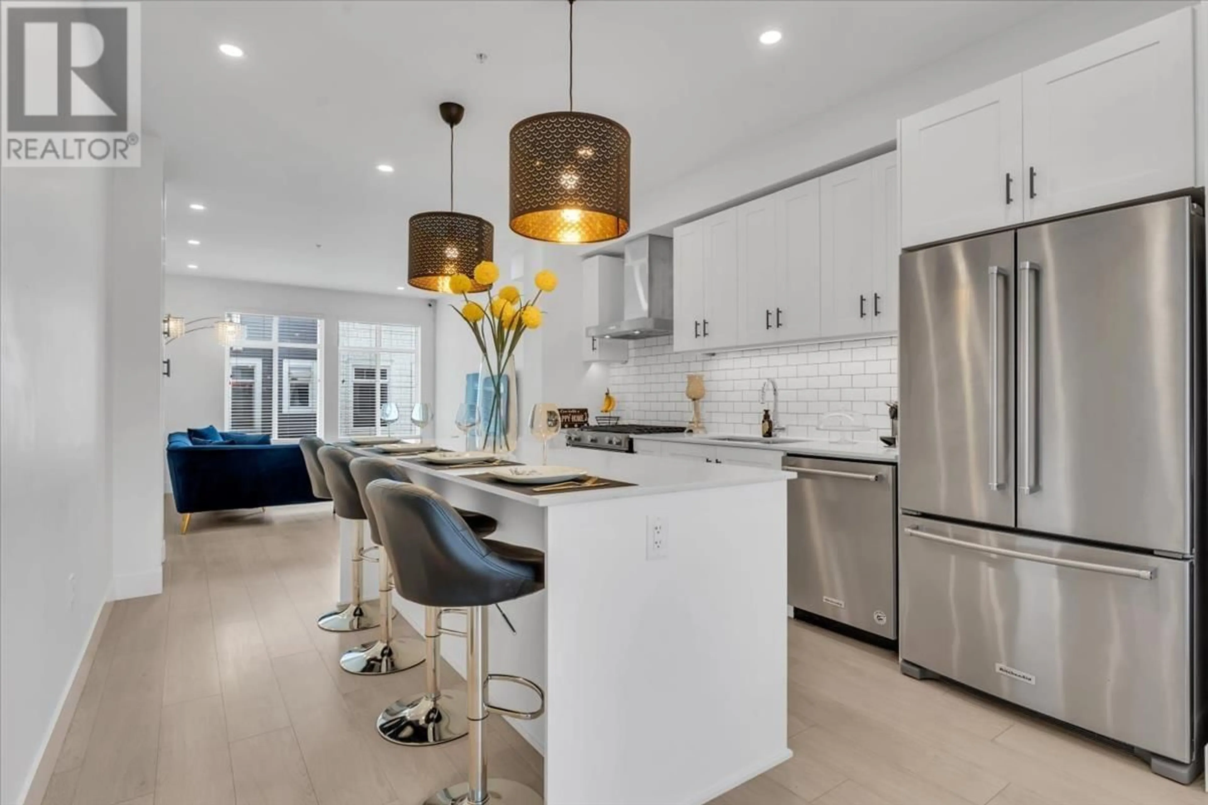 Open concept kitchen, ceramic/tile floor for 11 - 24021 110 AVENUE, Maple Ridge British Columbia V2W0J9