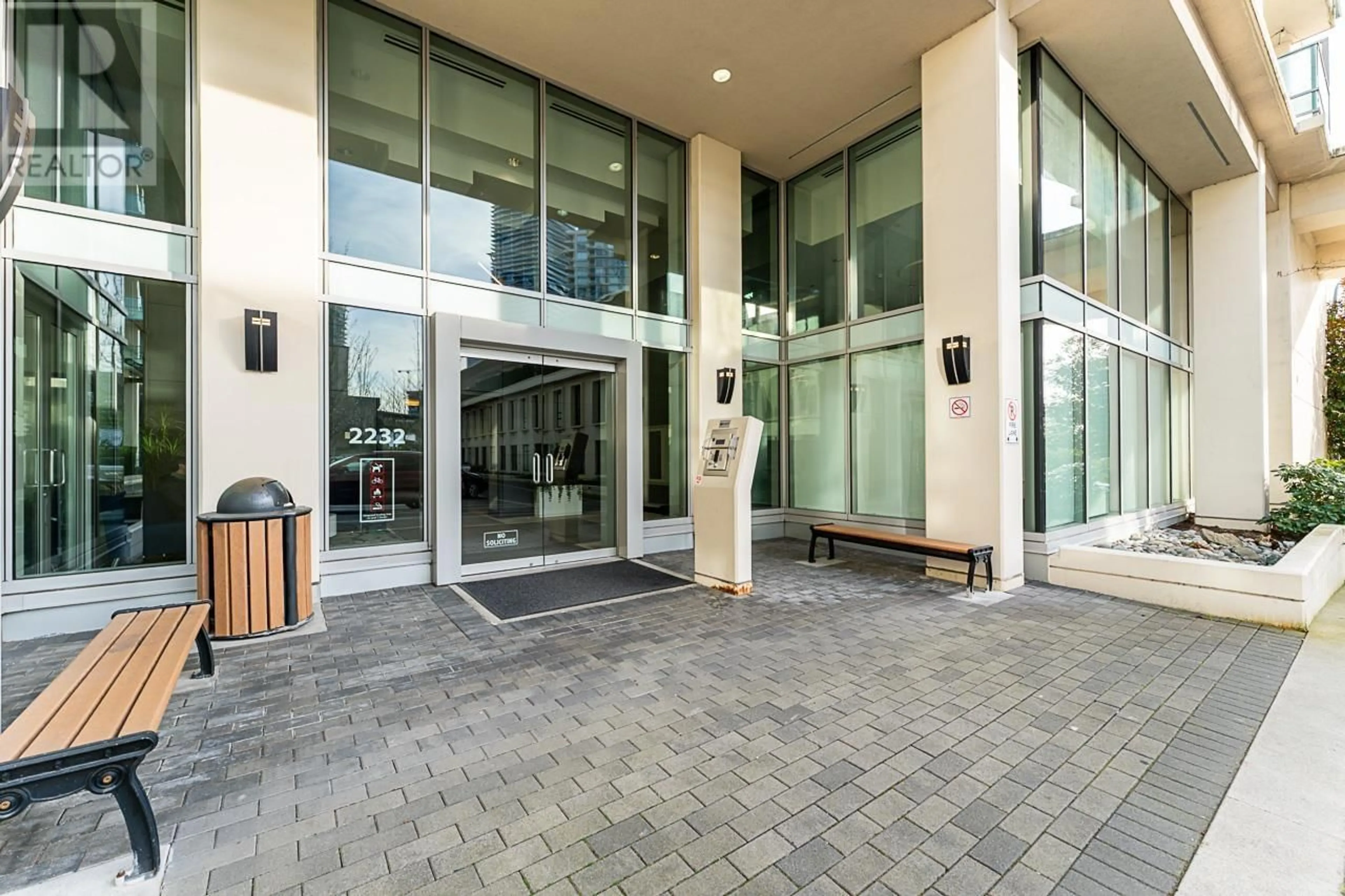 Indoor foyer for 905 - 2232 DOUGLAS ROAD, Burnaby British Columbia V5C0G9