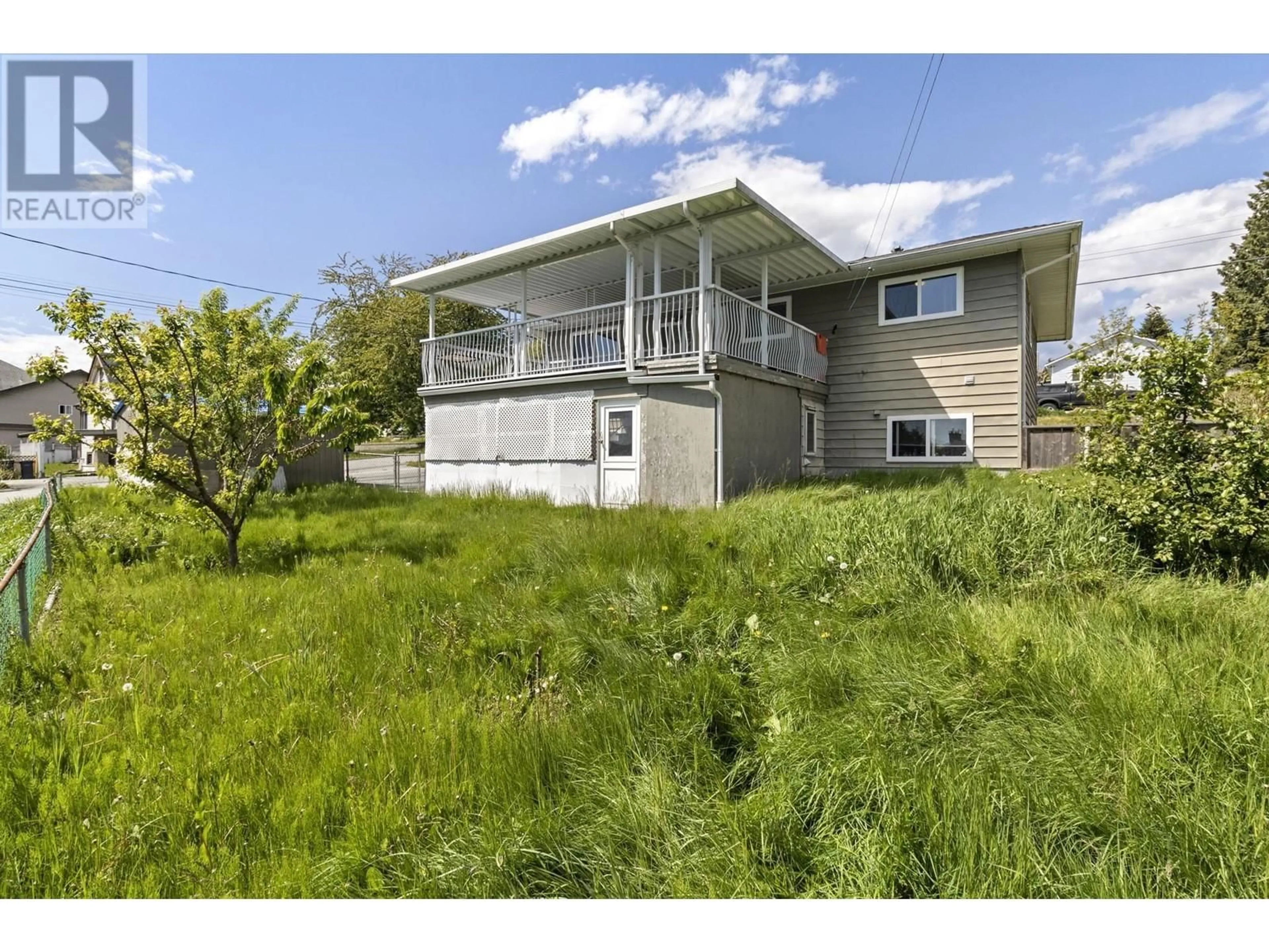 A pic from outside/outdoor area/front of a property/back of a property/a pic from drone, unknown for 946 QUADLING AVENUE, Coquitlam British Columbia V3K2A7