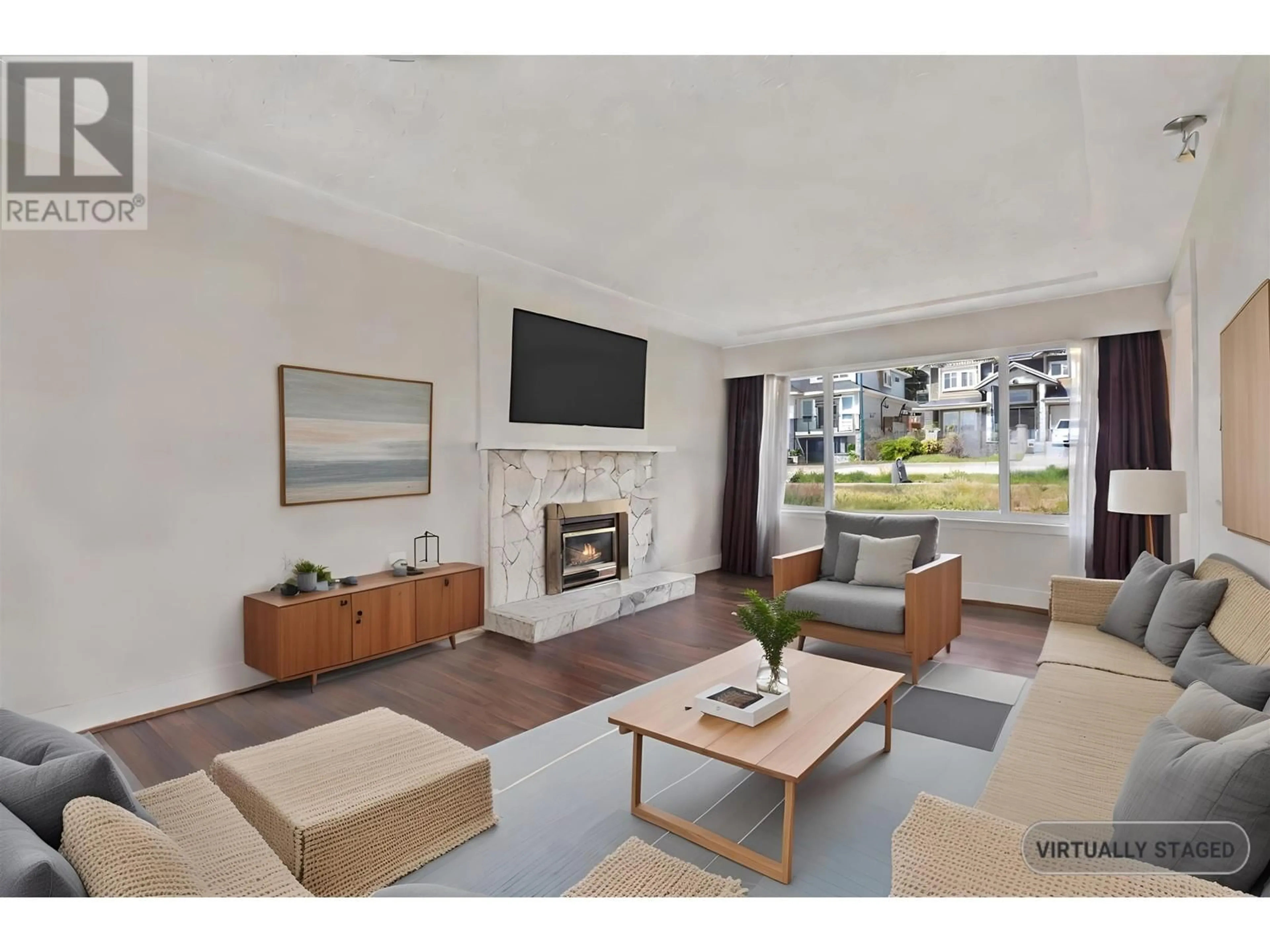 Living room with furniture, unknown for 946 QUADLING AVENUE, Coquitlam British Columbia V3K2A7