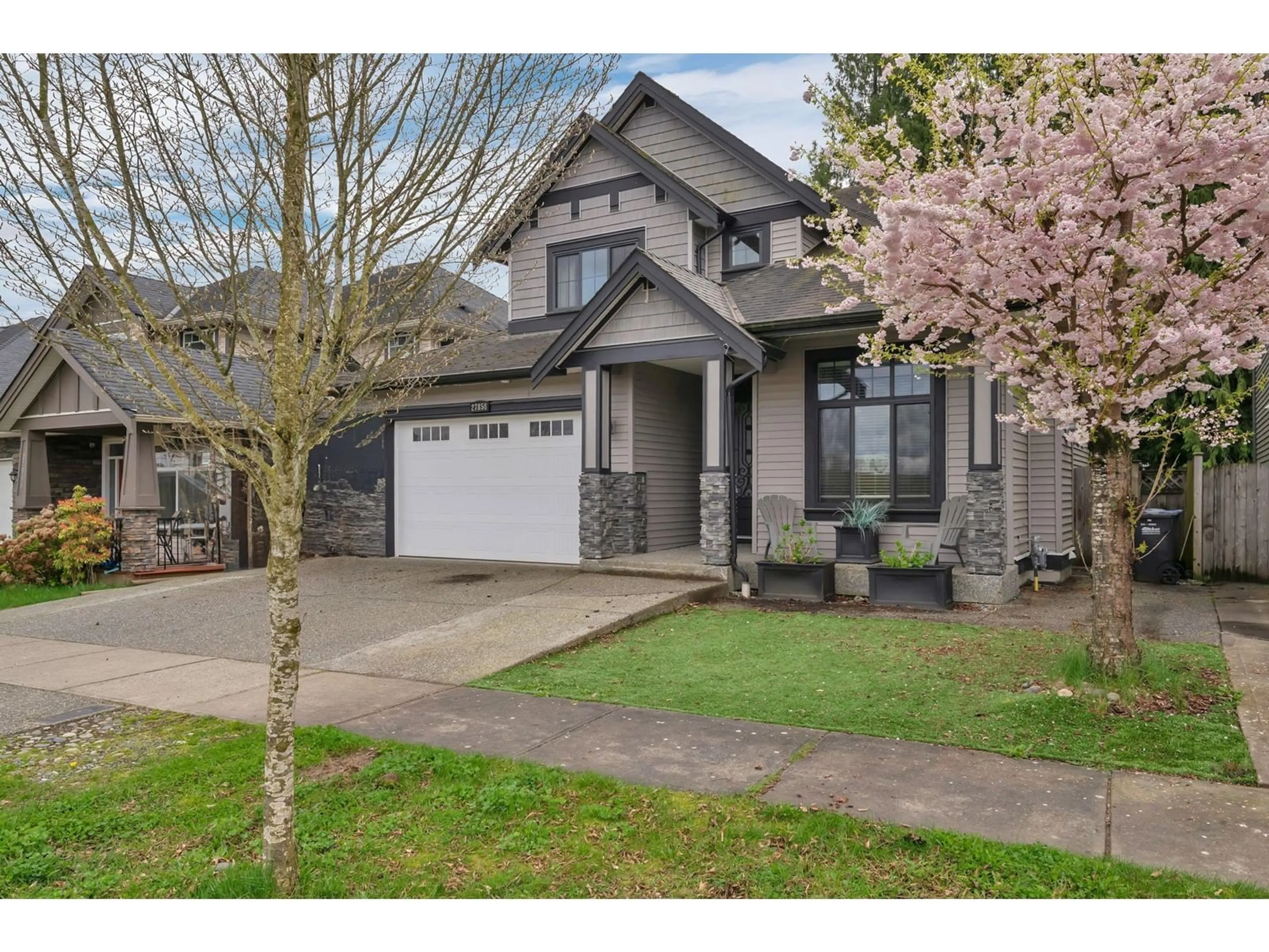 Home with vinyl exterior material, street for 27858 MACLURE, Abbotsford British Columbia V4X0A9