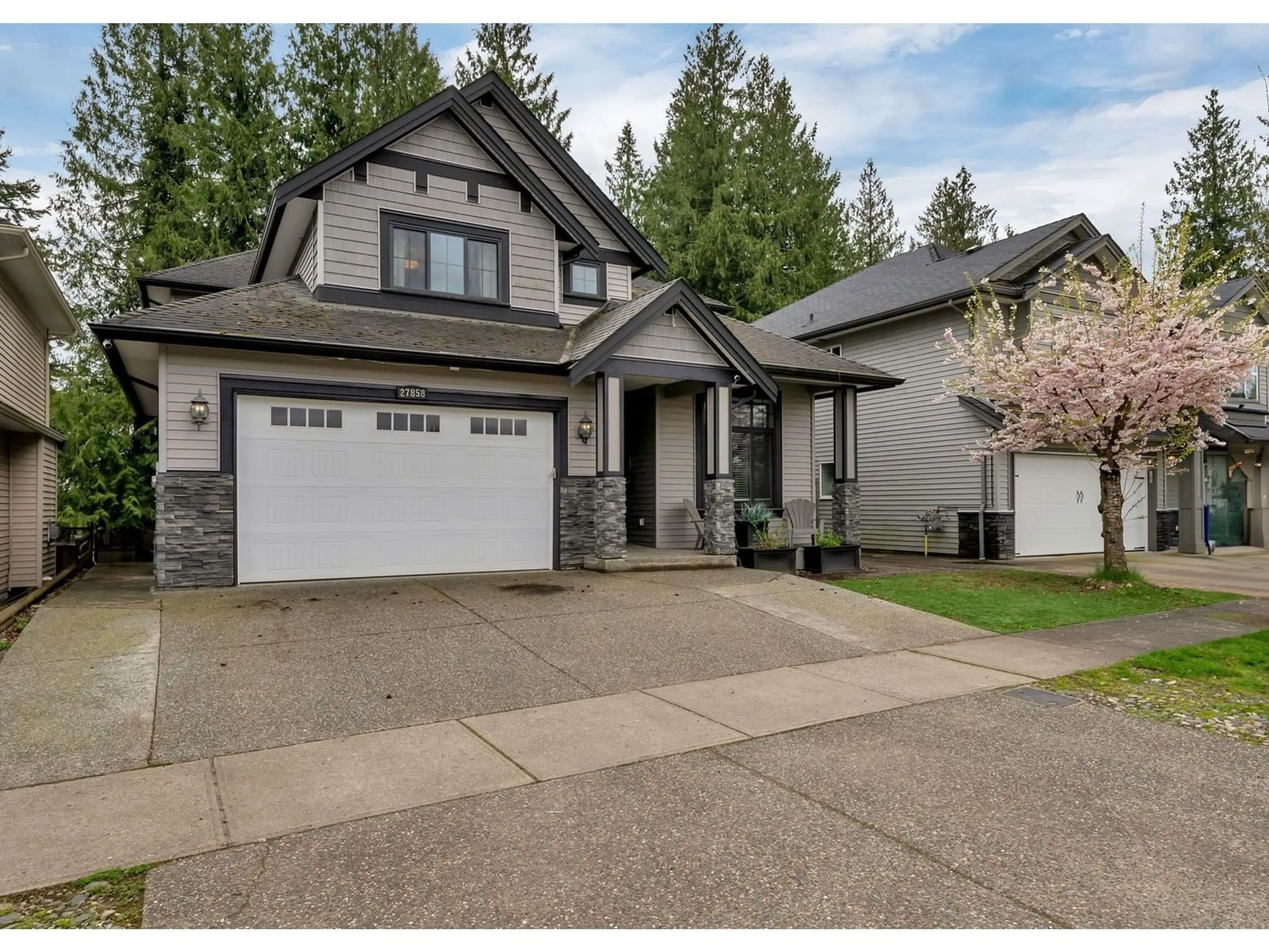 Home with vinyl exterior material, street for 27858 MACLURE, Abbotsford British Columbia V4X0A9