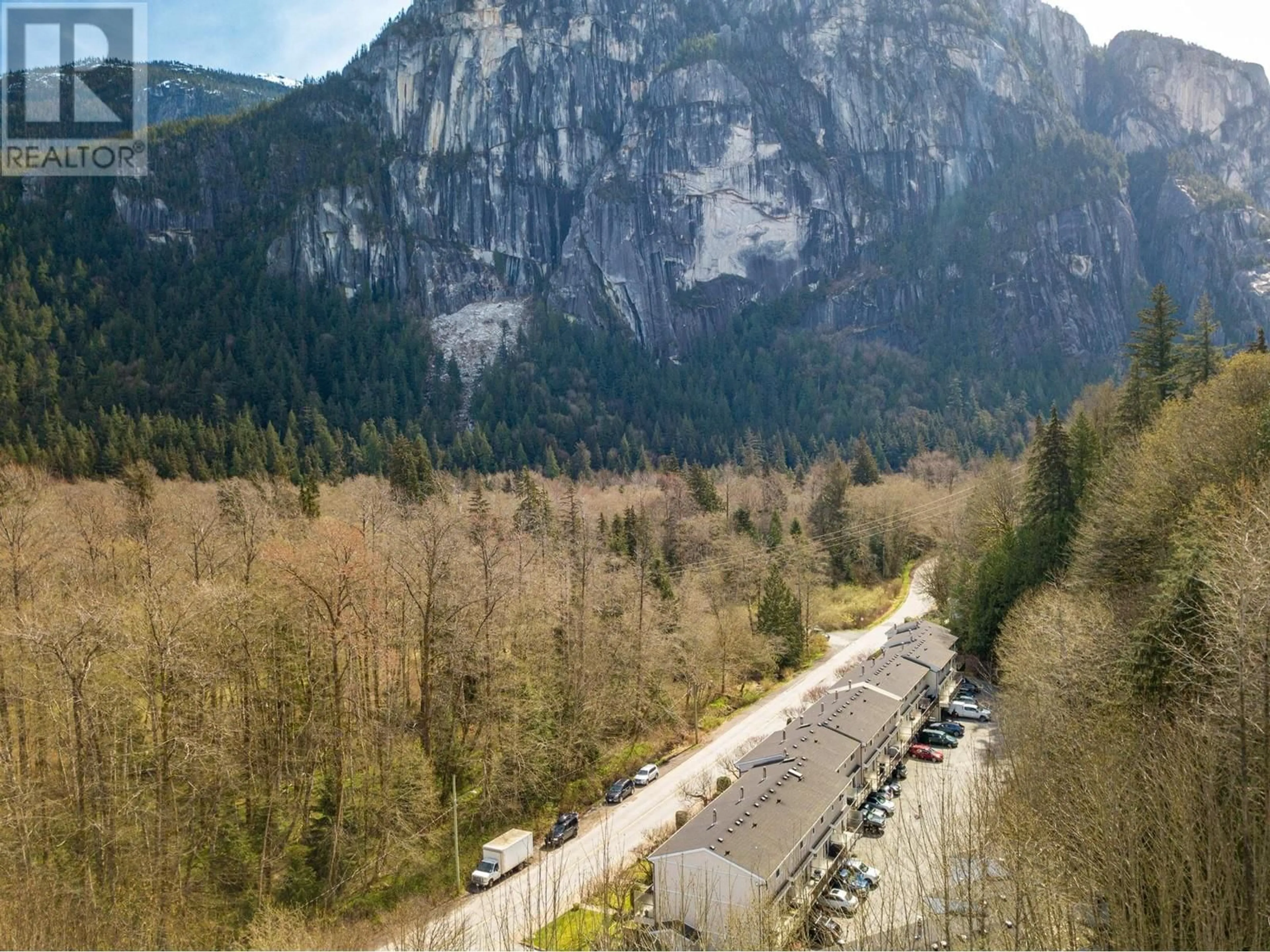 Blurry image for 15 - 10000 VALLEY DRIVE, Squamish British Columbia V8B0Y1