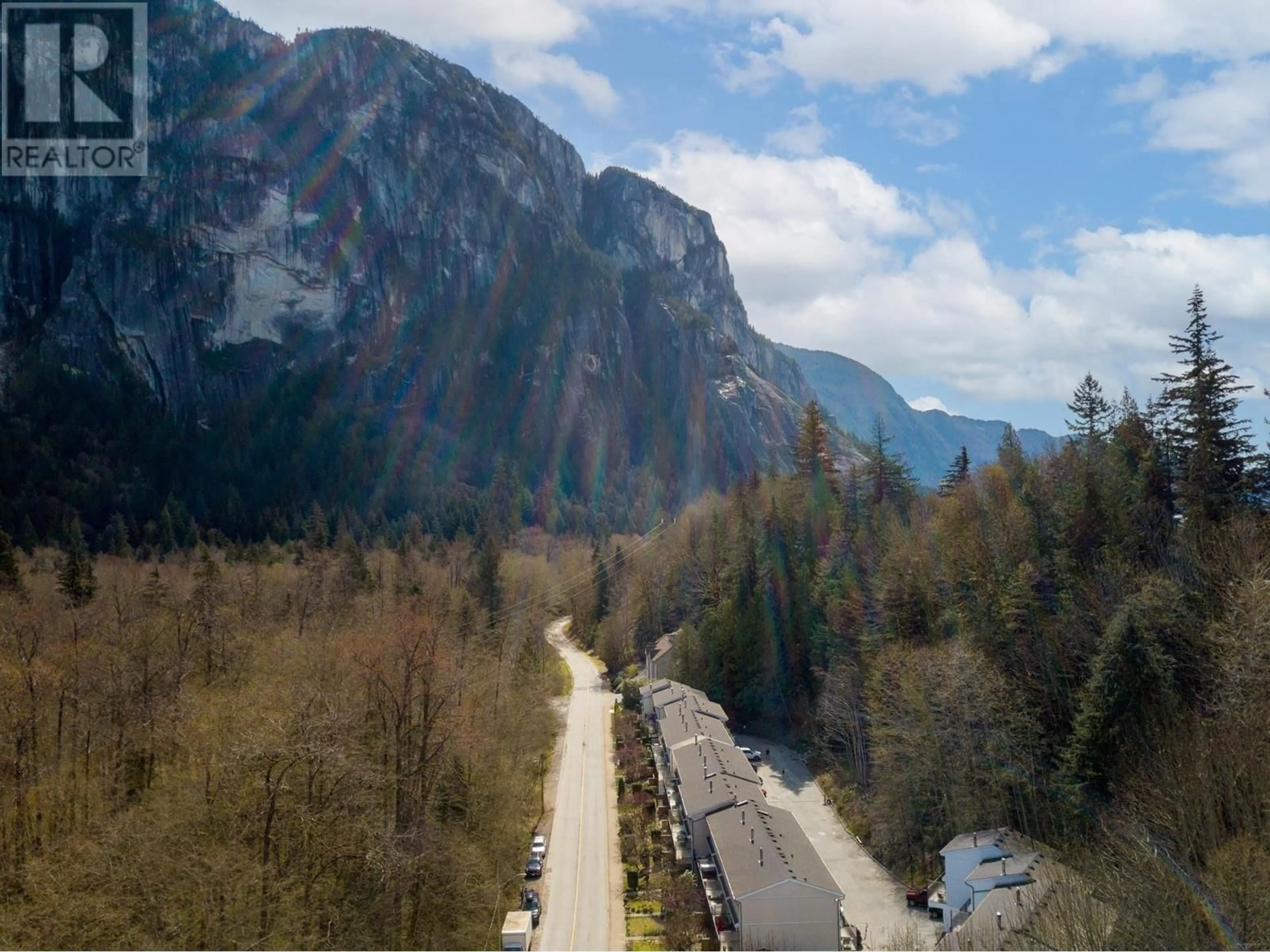 Blurry image for 15 - 10000 VALLEY DRIVE, Squamish British Columbia V8B0Y1