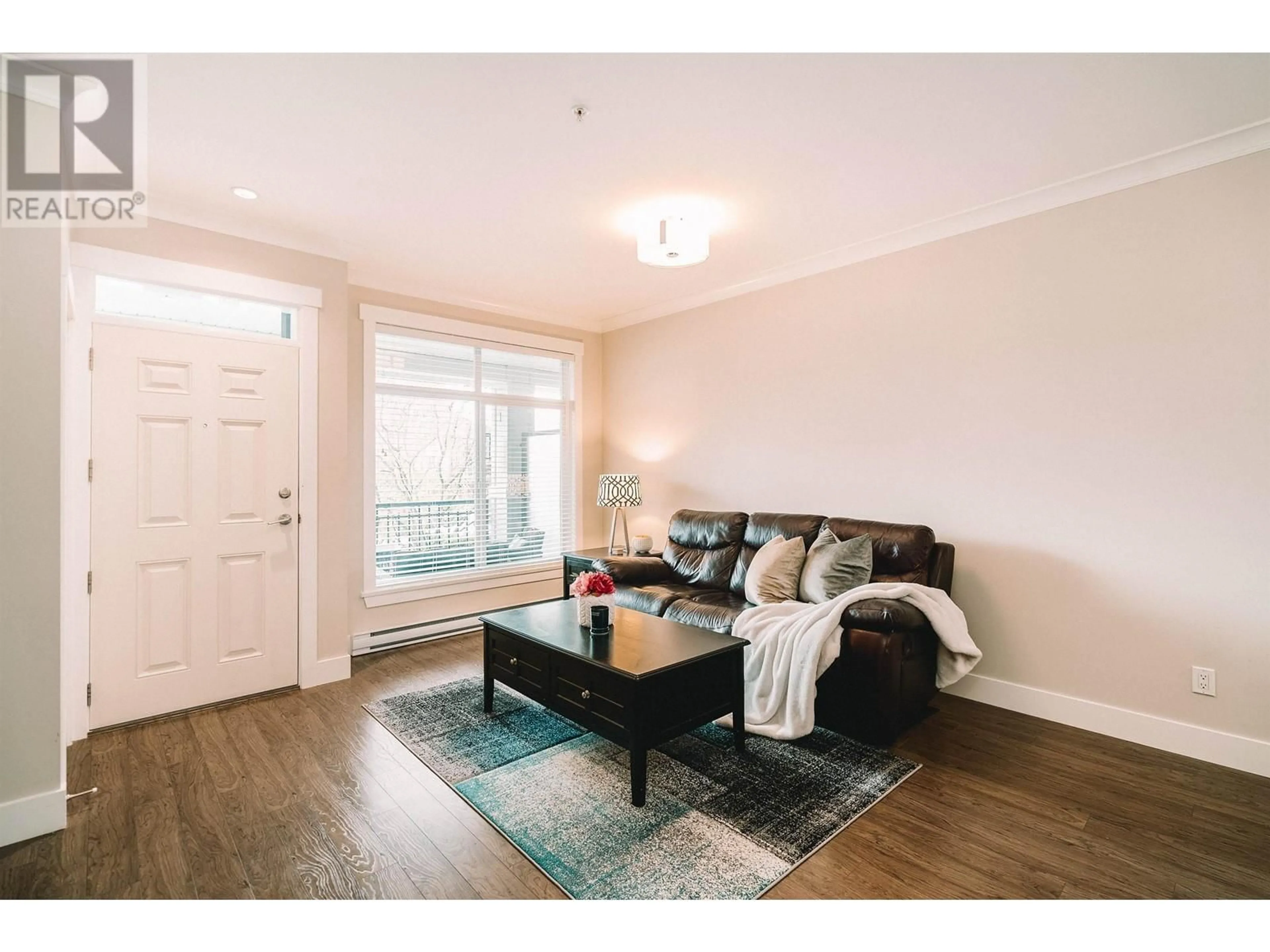 Living room with furniture, wood/laminate floor for 5 - 11461 236 STREET, Maple Ridge British Columbia V2W0H6