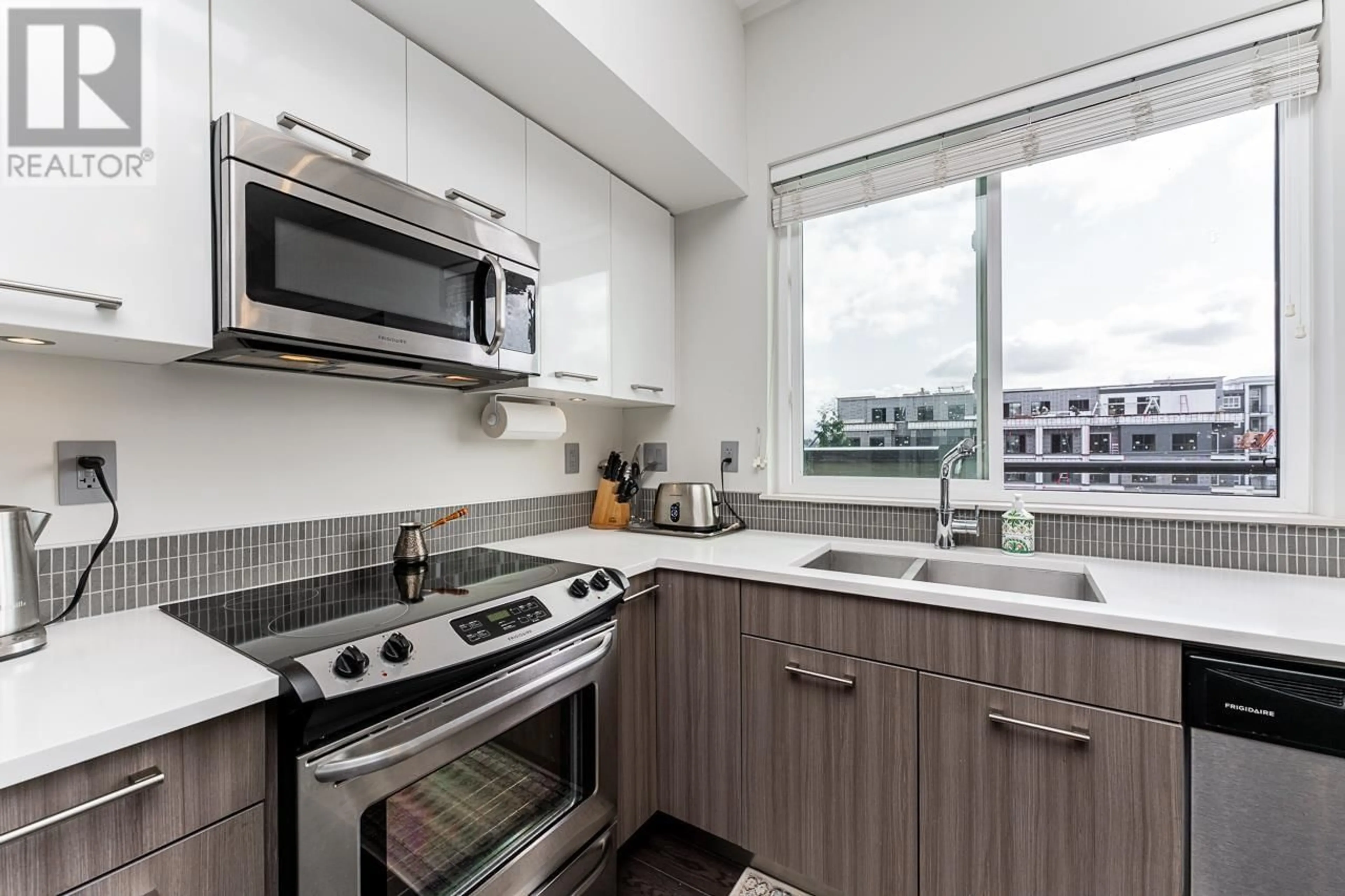 Standard kitchen, unknown for 407 - 2214 KELLY AVENUE, Port Coquitlam British Columbia V3C0E5