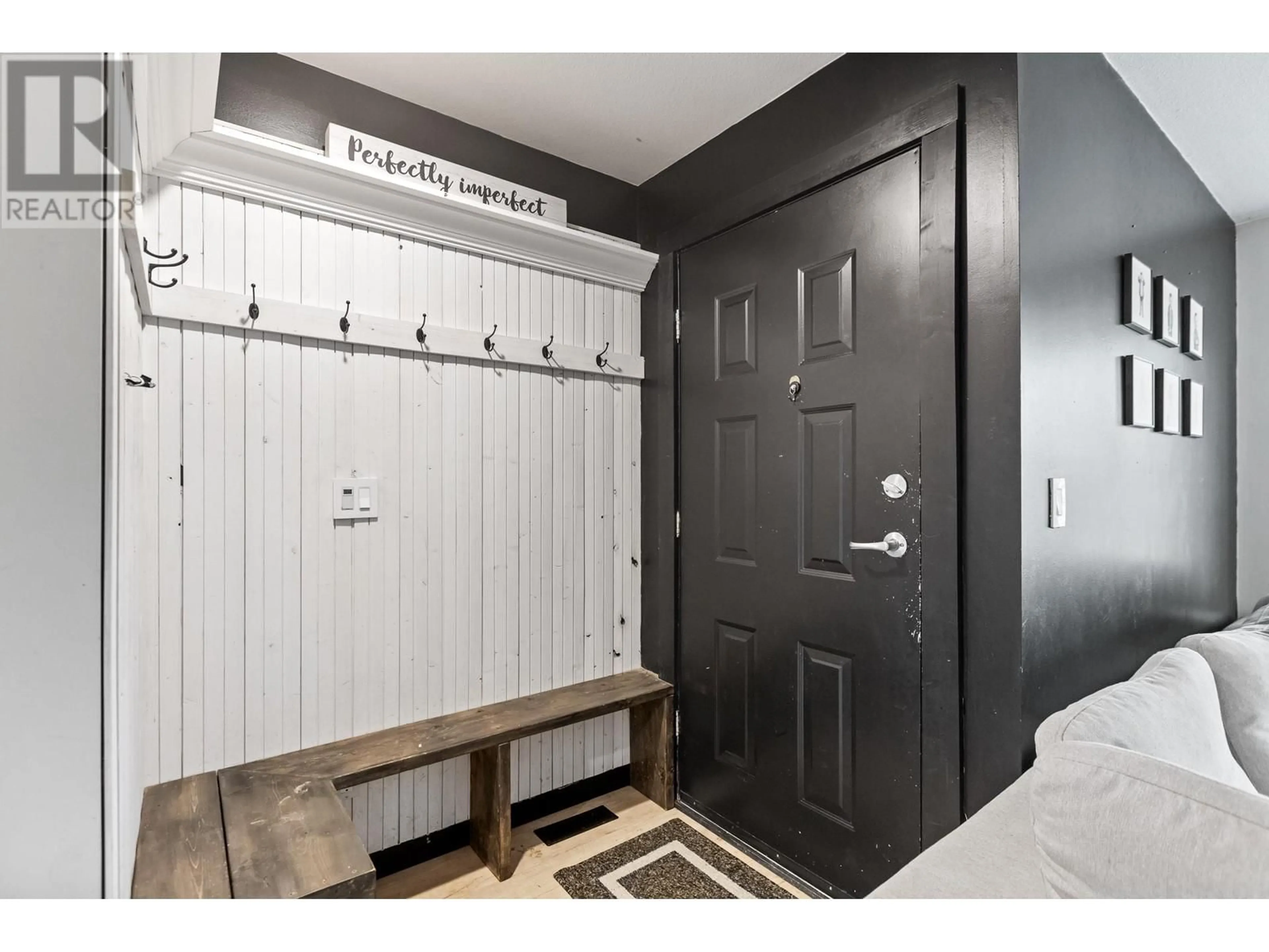 Indoor entryway for 11750 GLENHURST STREET, Maple Ridge British Columbia V2X0B9