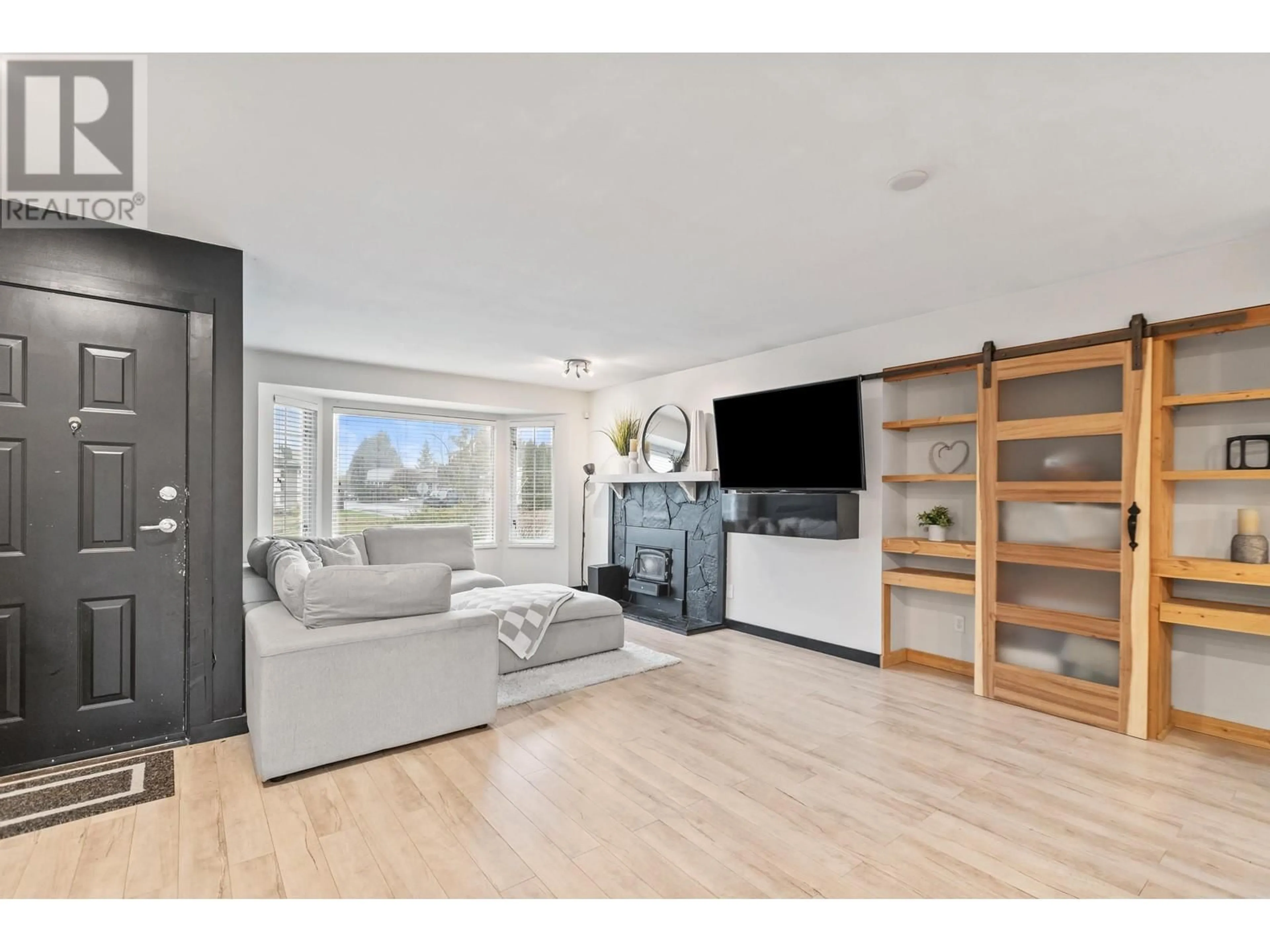 Living room with furniture, wood/laminate floor for 11750 GLENHURST STREET, Maple Ridge British Columbia V2X0B9