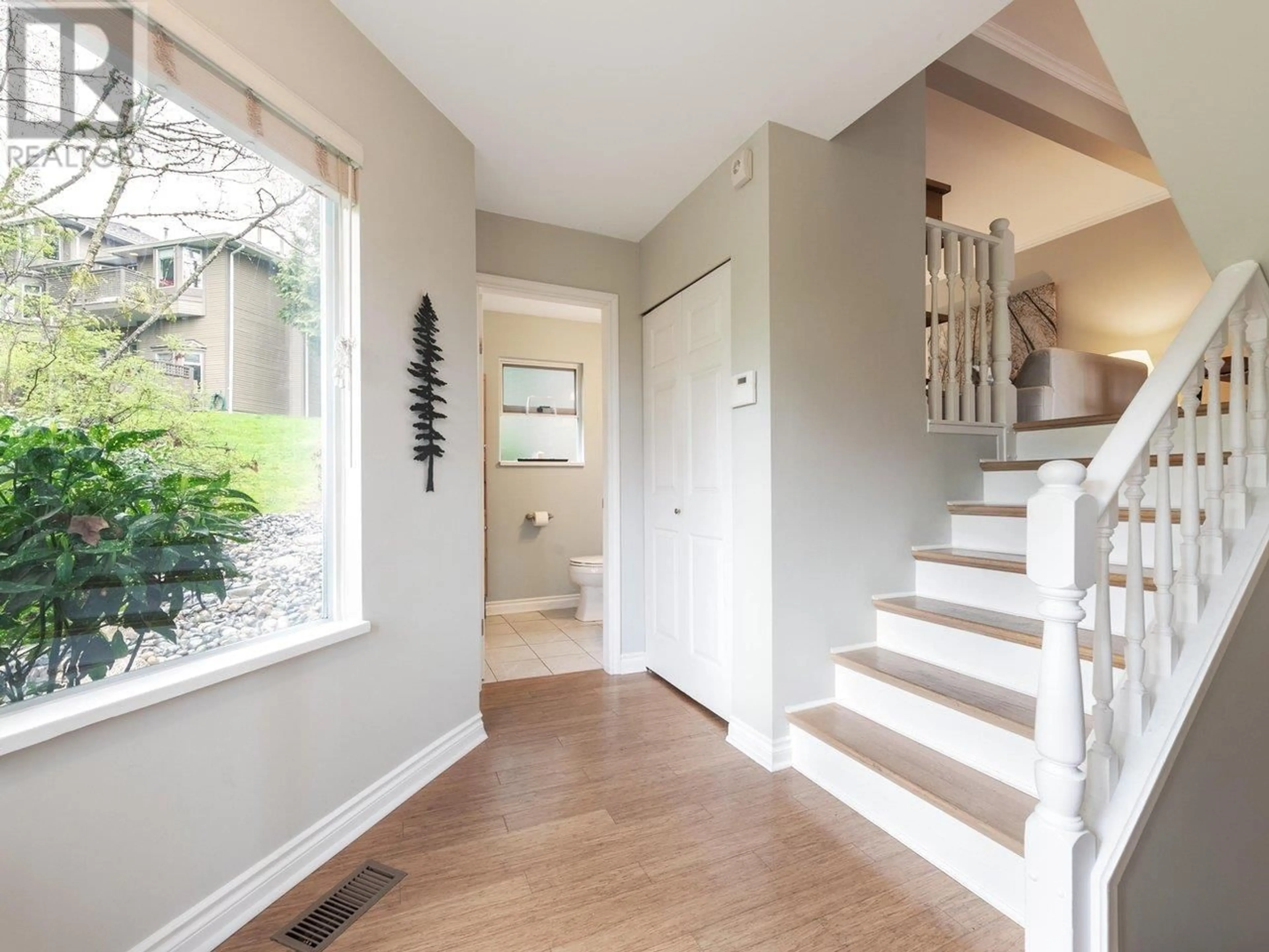 Indoor entryway for 8895 FINCH COURT, Burnaby British Columbia V5A4K6
