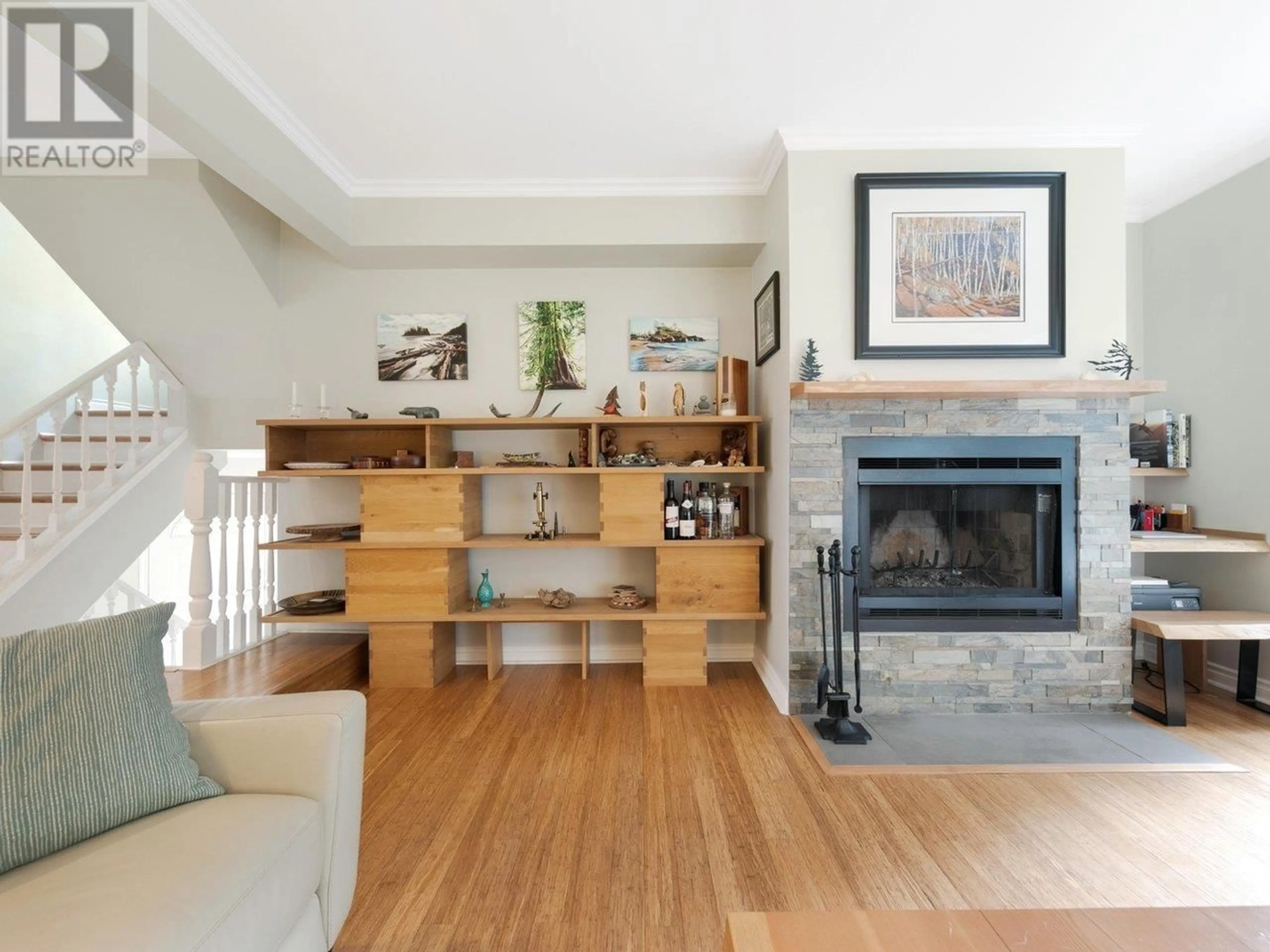 Living room with furniture, wood/laminate floor for 8895 FINCH COURT, Burnaby British Columbia V5A4K6