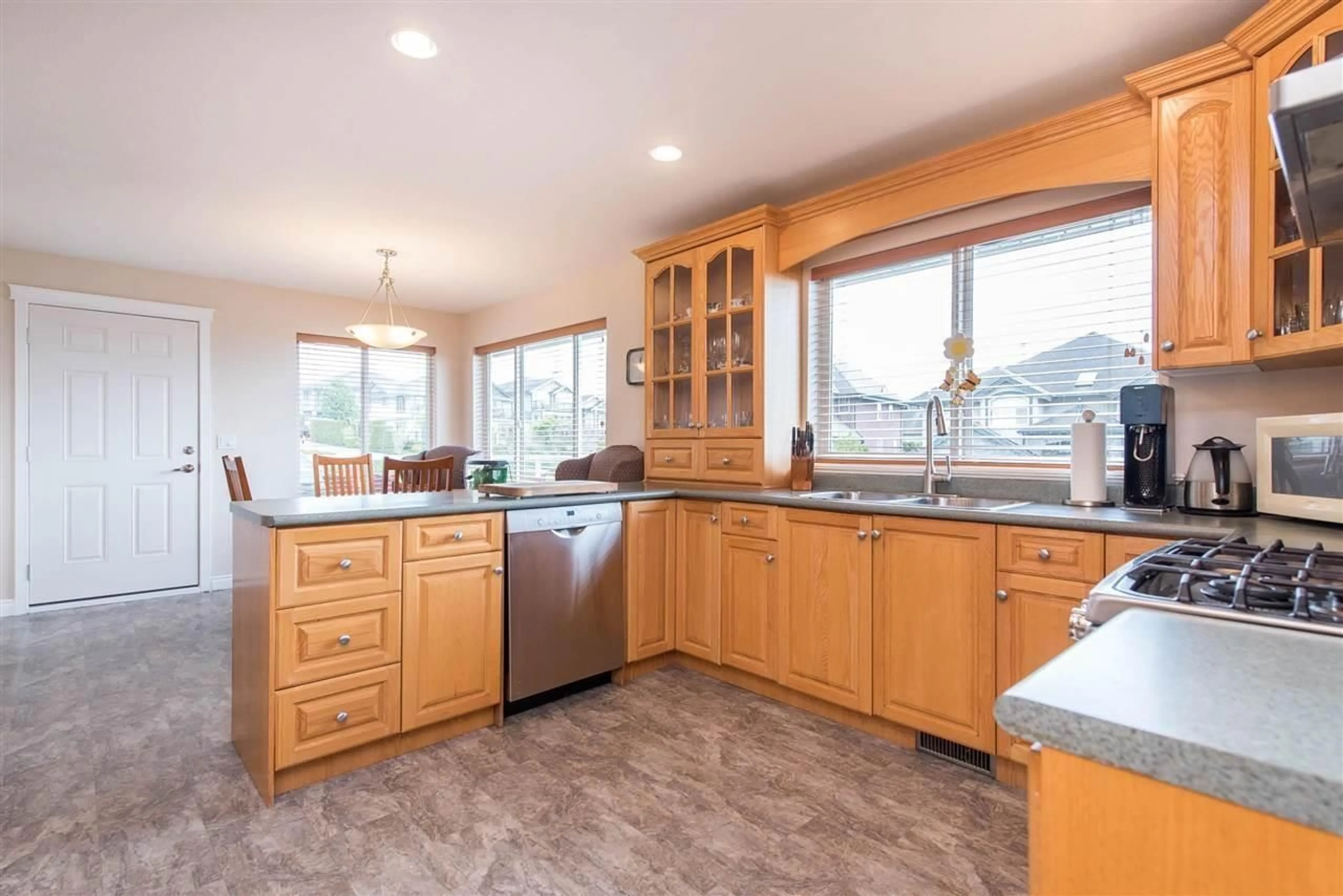 Open concept kitchen, unknown for 7978 WEATHERHEAD, Mission British Columbia V2V7B4