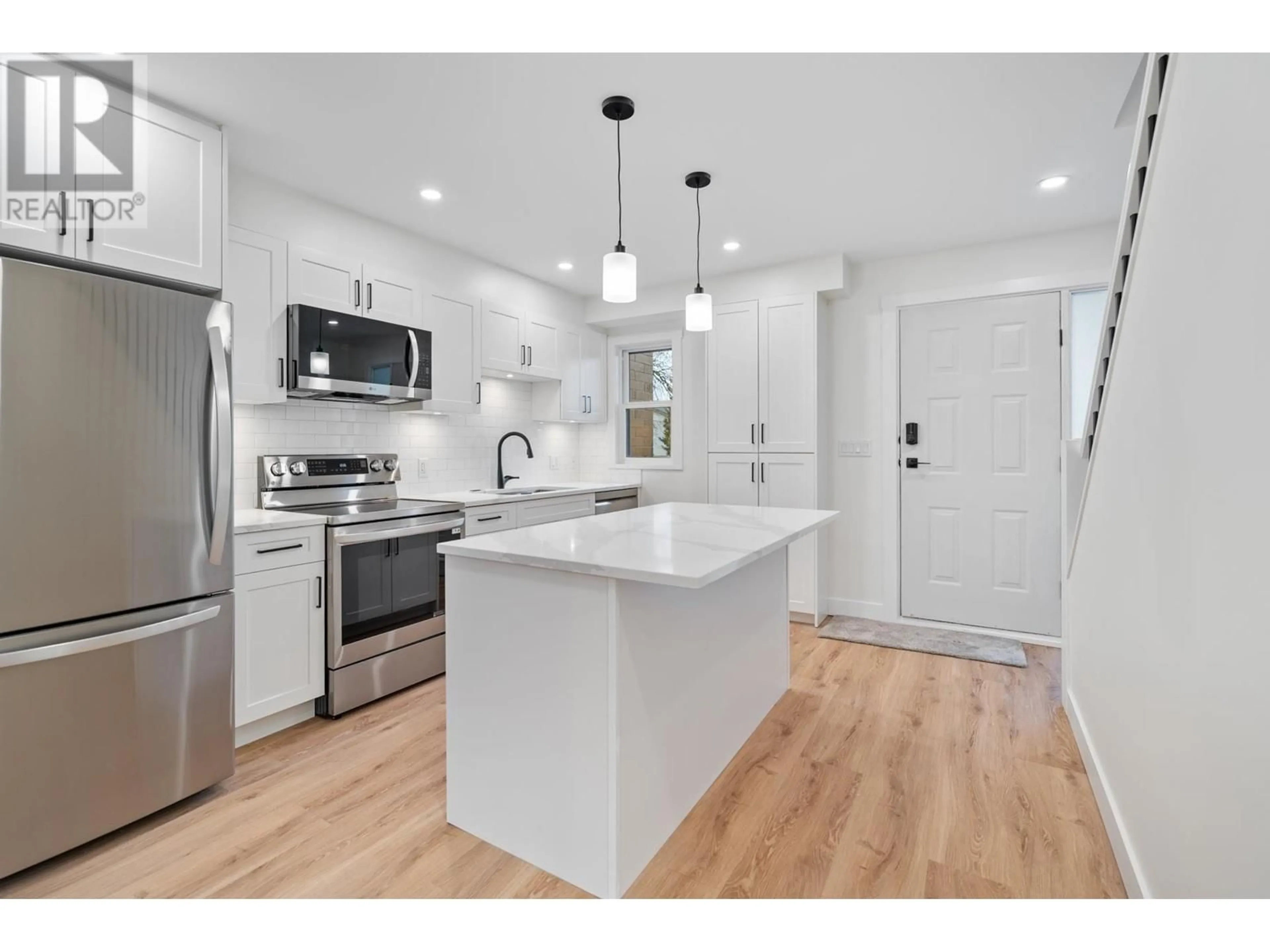 Open concept kitchen, unknown for 7423 13TH AVENUE, Burnaby British Columbia V3N2E2