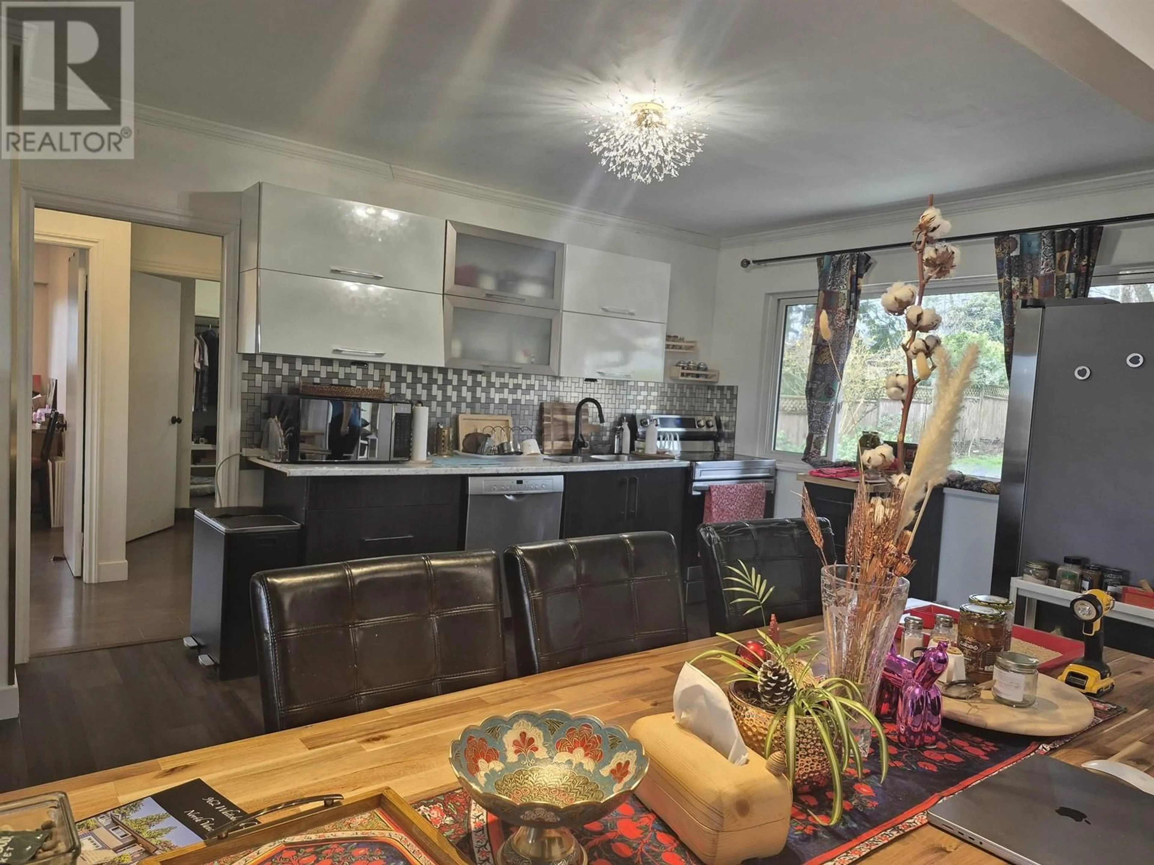 Open concept kitchen, unknown for 962 WHITCHURCH STREET, North Vancouver British Columbia V7L2A6