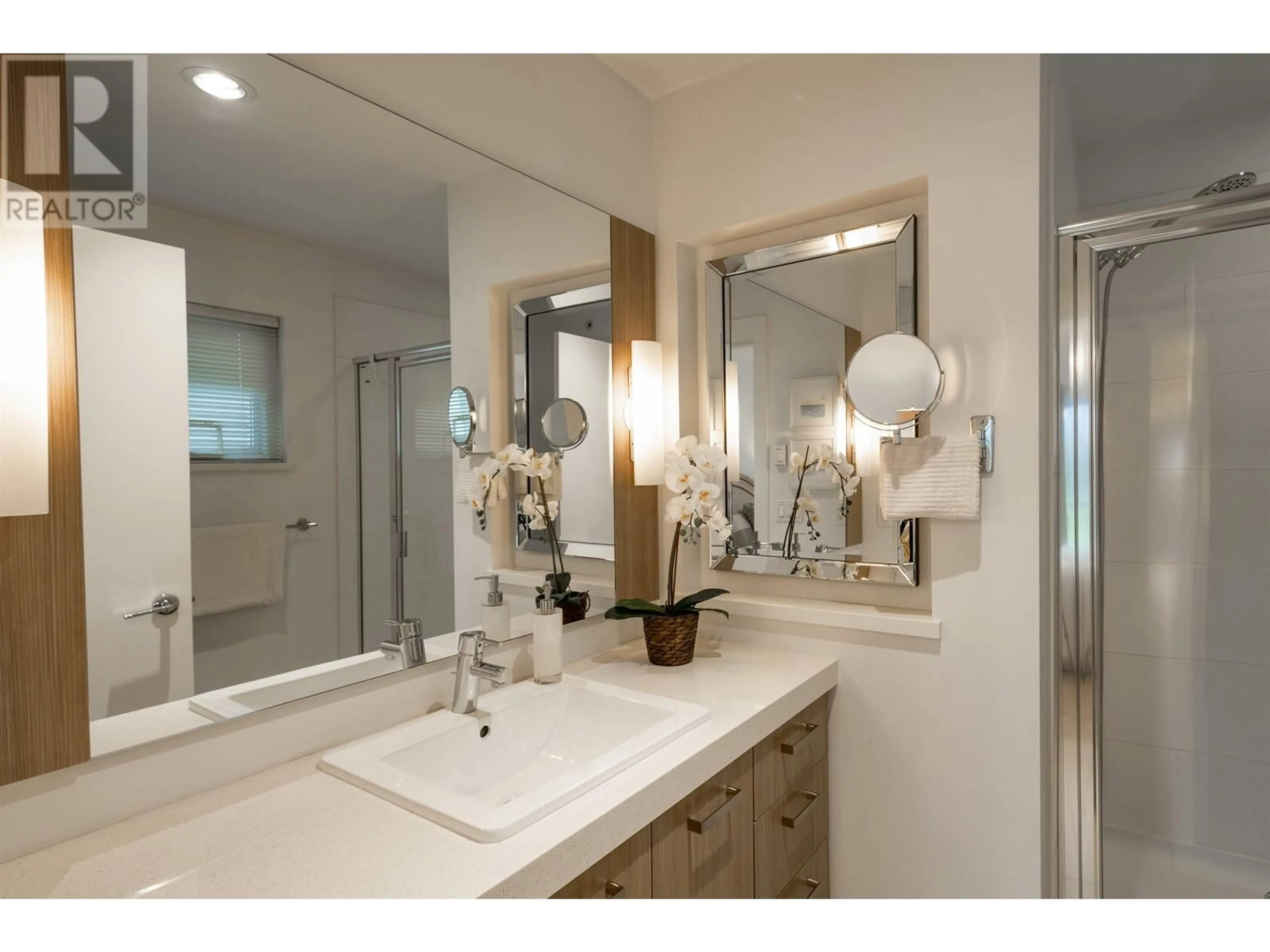 Contemporary bathroom, ceramic/tile floor for 98 - 2428 NILE GATE, Port Coquitlam British Columbia V3B0H6