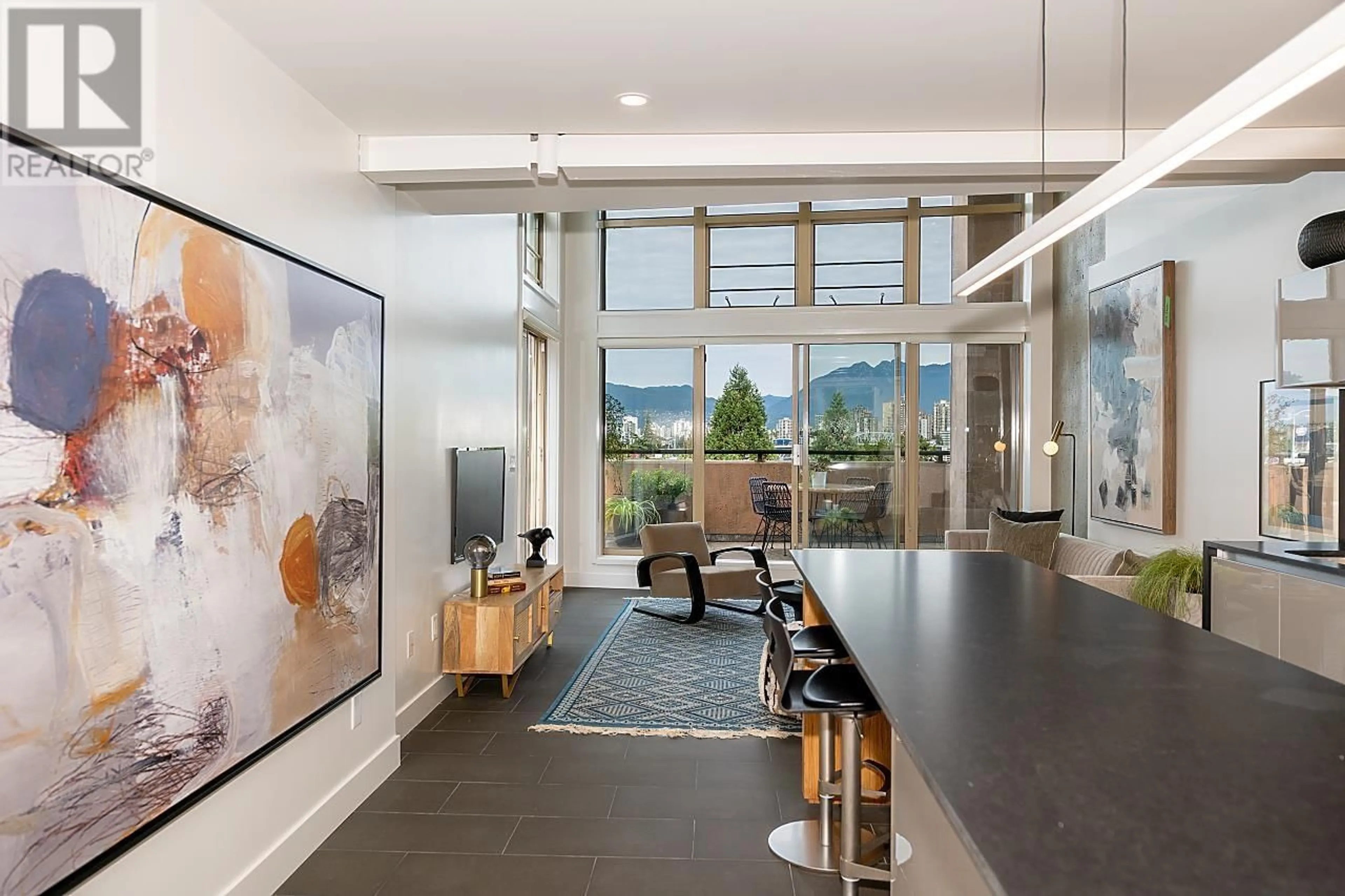 Indoor foyer for 403 - 1529 6TH AVENUE, Vancouver British Columbia V6J1R1