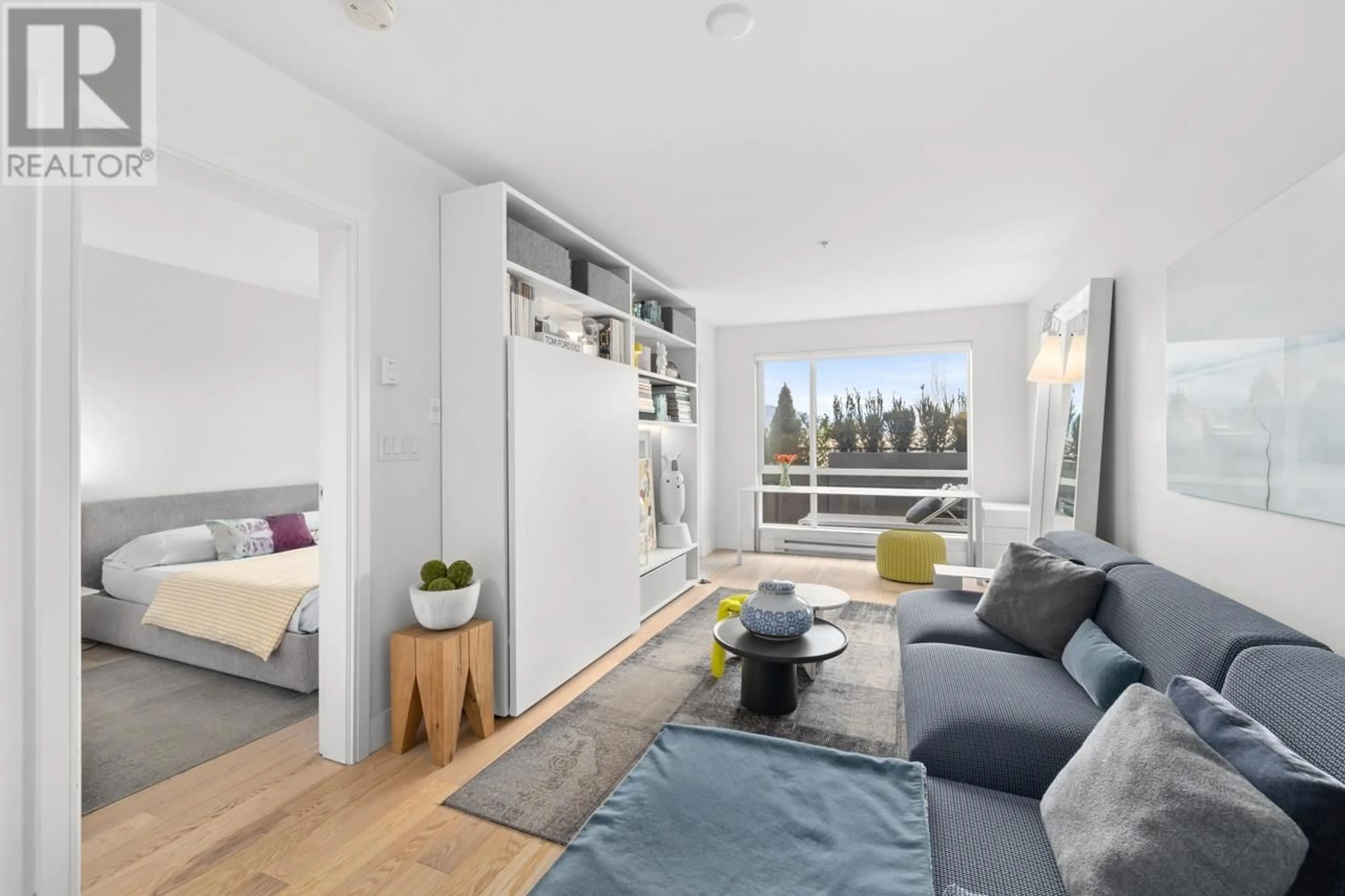 Living room with furniture, unknown for 207 - 233 KINGSWAY, Vancouver British Columbia V5T3J5