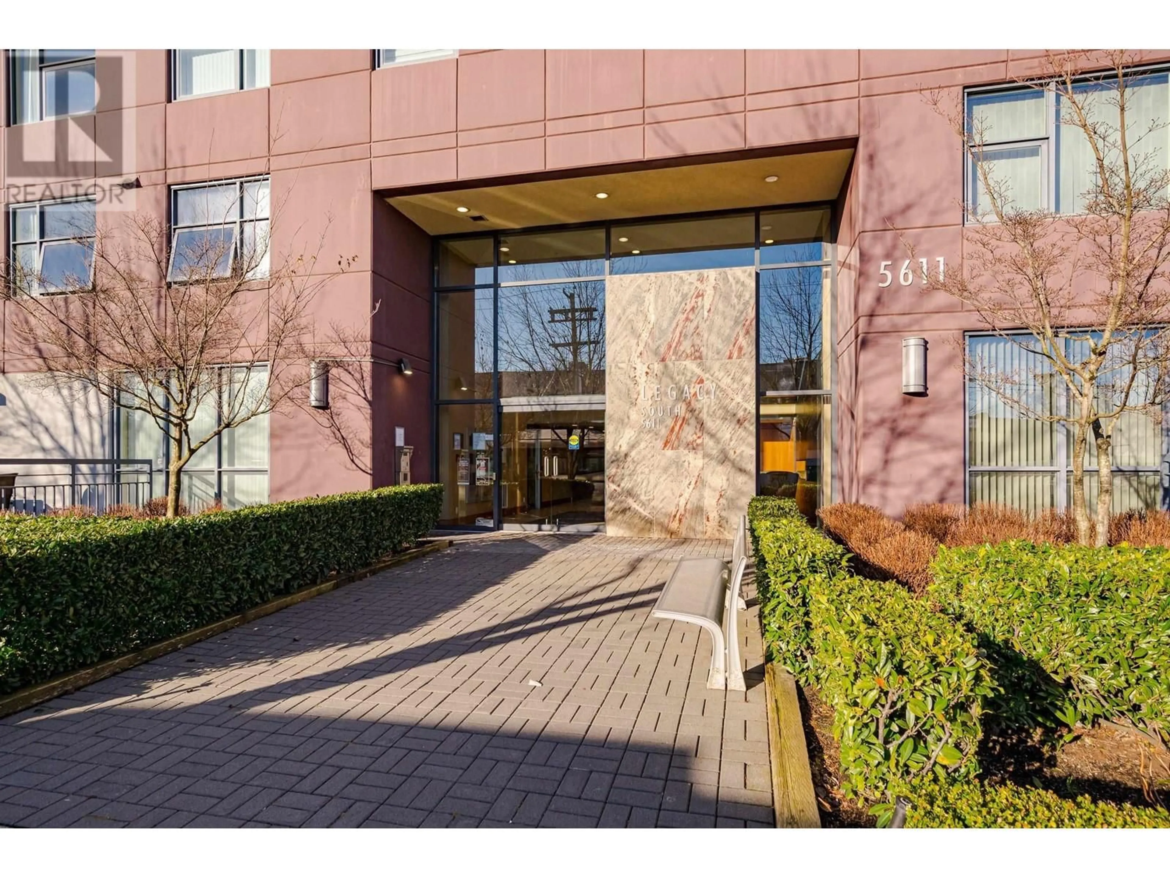 Indoor foyer for 401 - 5611 GORING STREET, Burnaby British Columbia V5B0A8