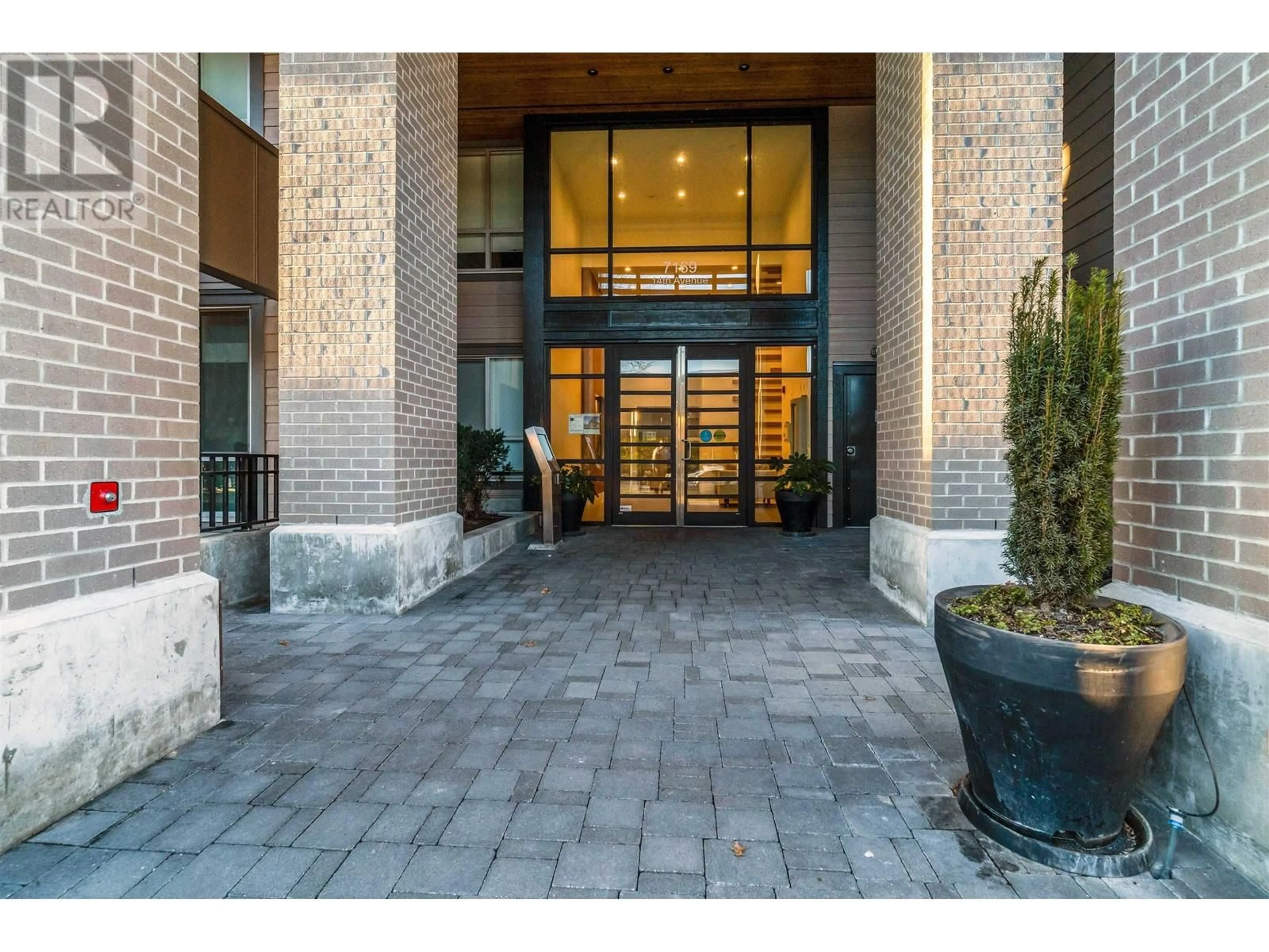 Indoor foyer for 610 - 7169 14TH AVENUE, Burnaby British Columbia V3N0H6