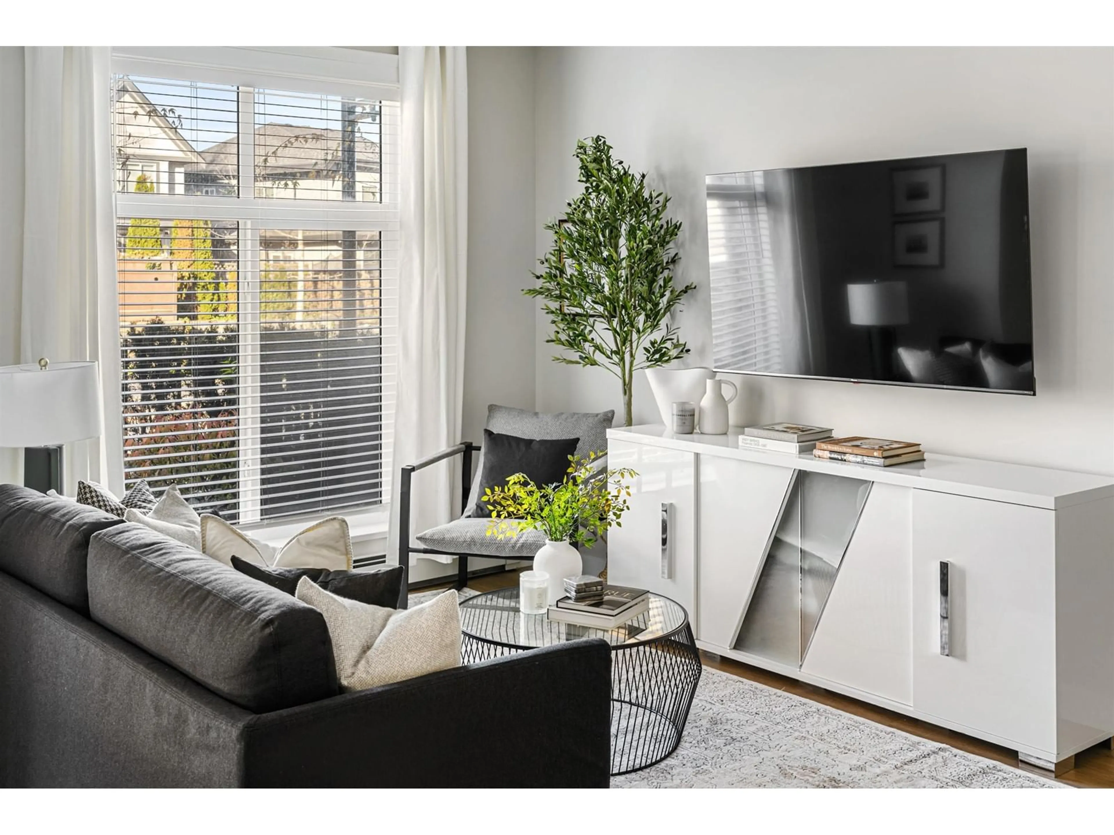 Living room with furniture, wood/laminate floor for 223 - 11063 RAVINE, Surrey British Columbia V0V0V0