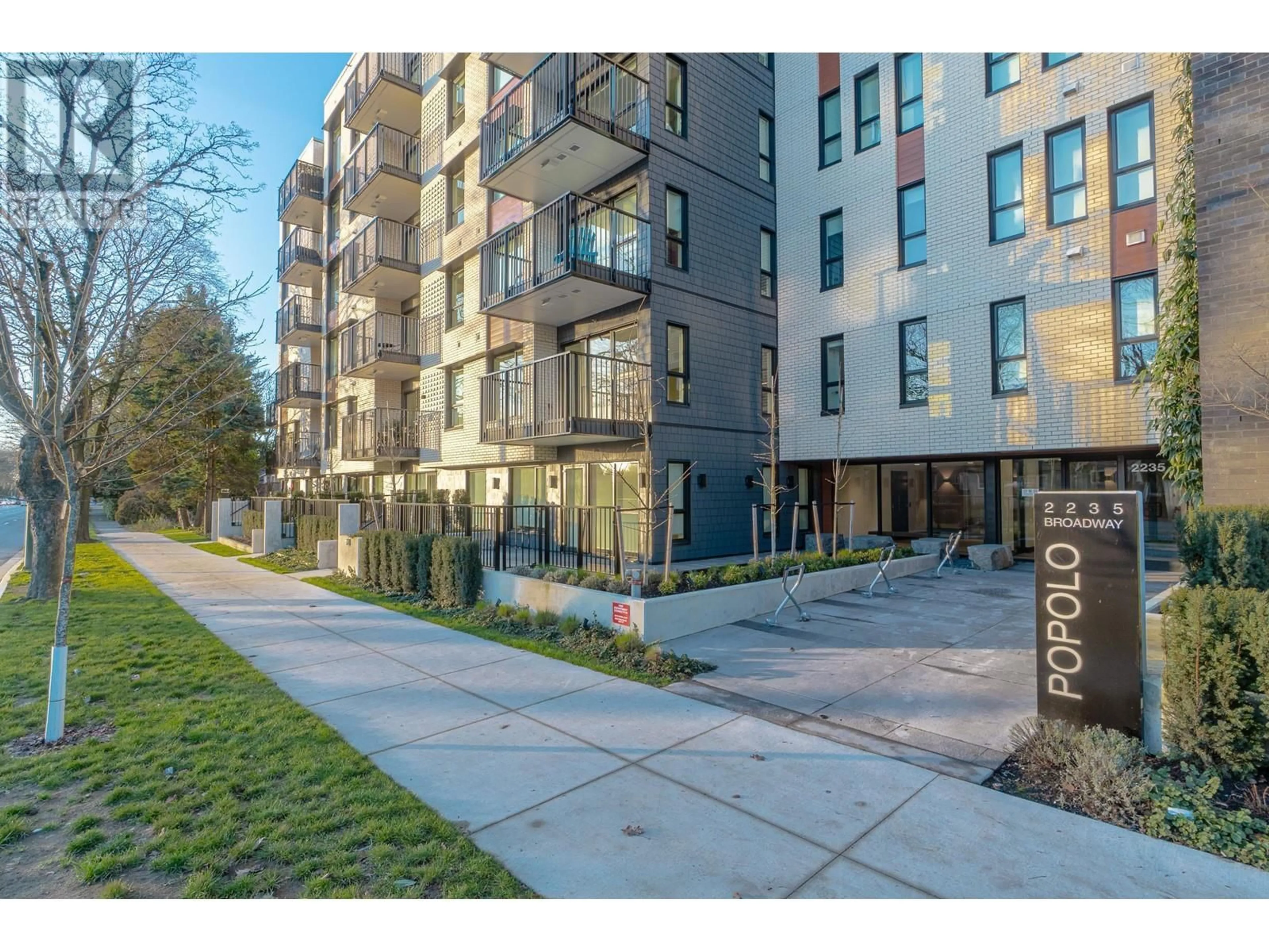 Patio, street for 205 - 2235 BROADWAY, Vancouver British Columbia V5N0J5
