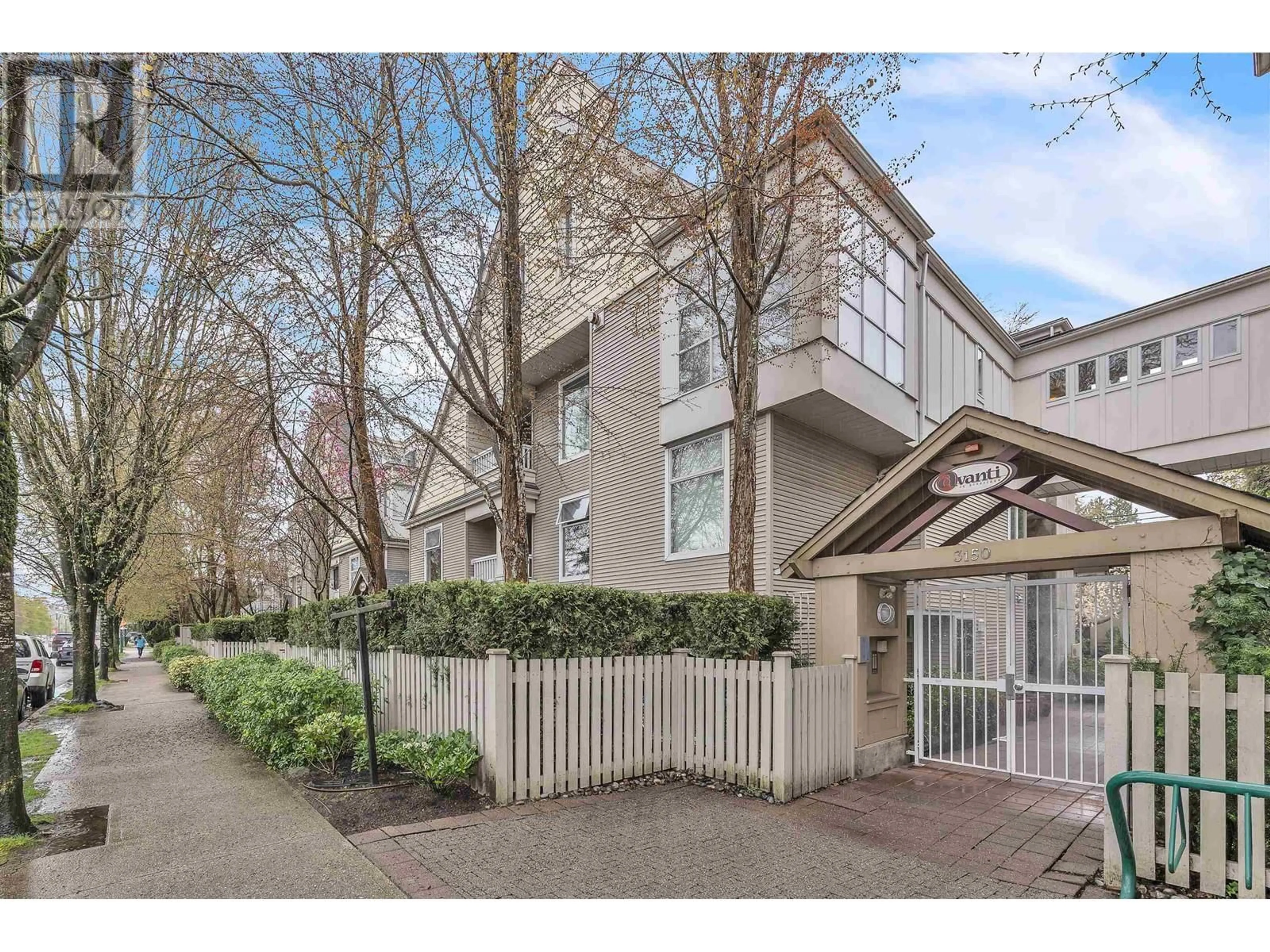 A pic from outside/outdoor area/front of a property/back of a property/a pic from drone, street for 3 - 3150 4TH AVENUE, Vancouver British Columbia V6K1R7