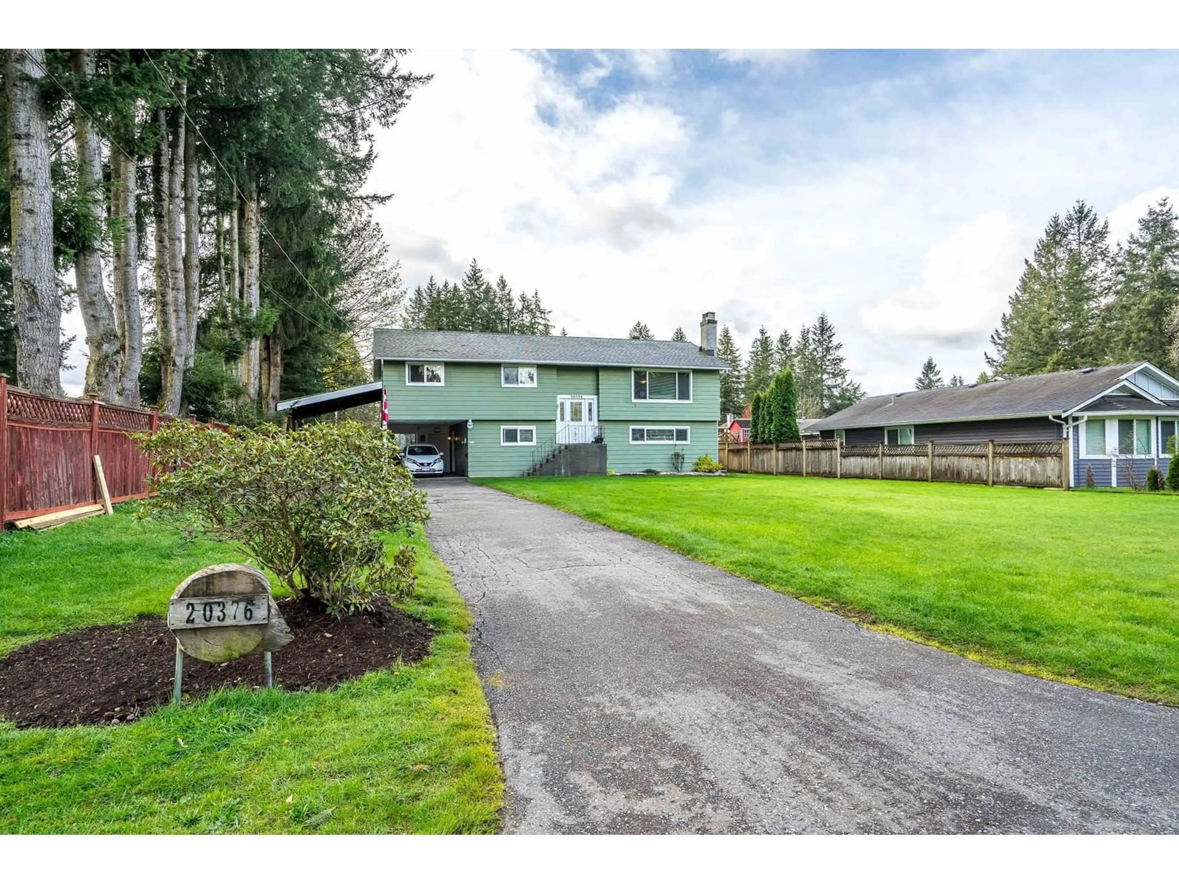A pic from outside/outdoor area/front of a property/back of a property/a pic from drone, unknown for 20376 37A, Langley British Columbia V3A2T1