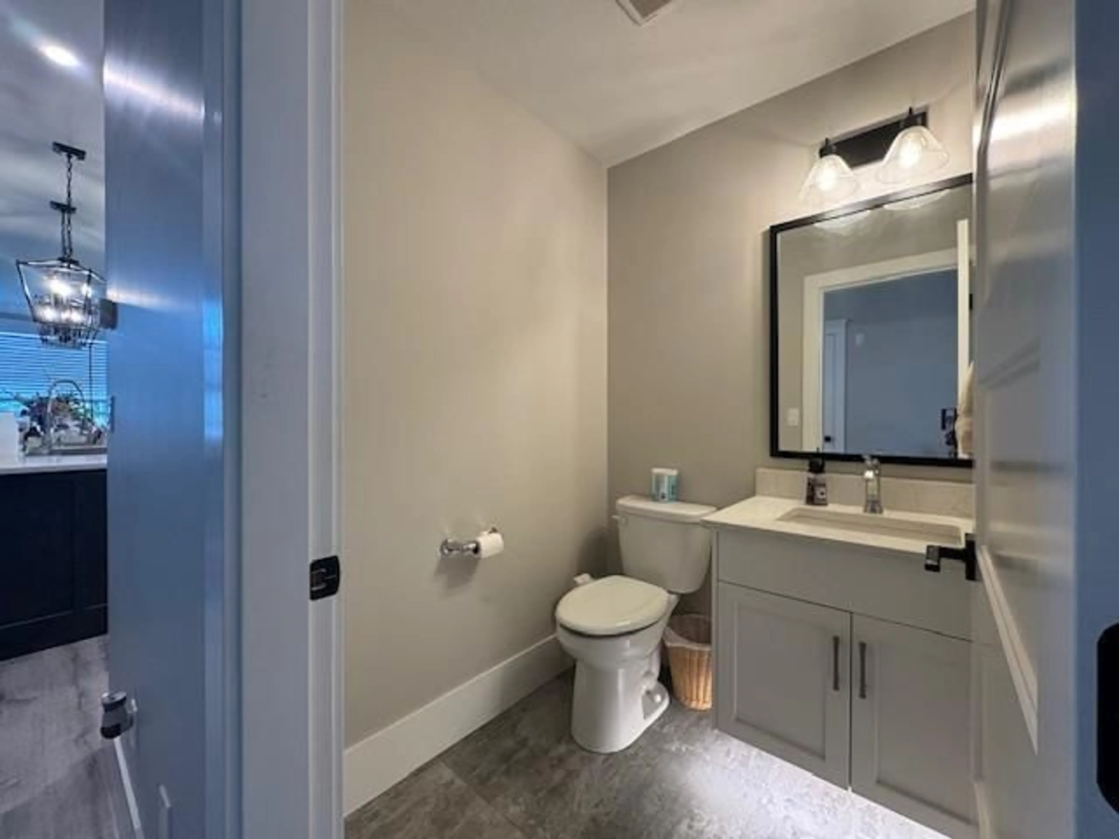 Standard bathroom, ceramic/tile floor for 128 - 46213 HAKWELES ROAD, Chilliwack British Columbia V4Z0E6