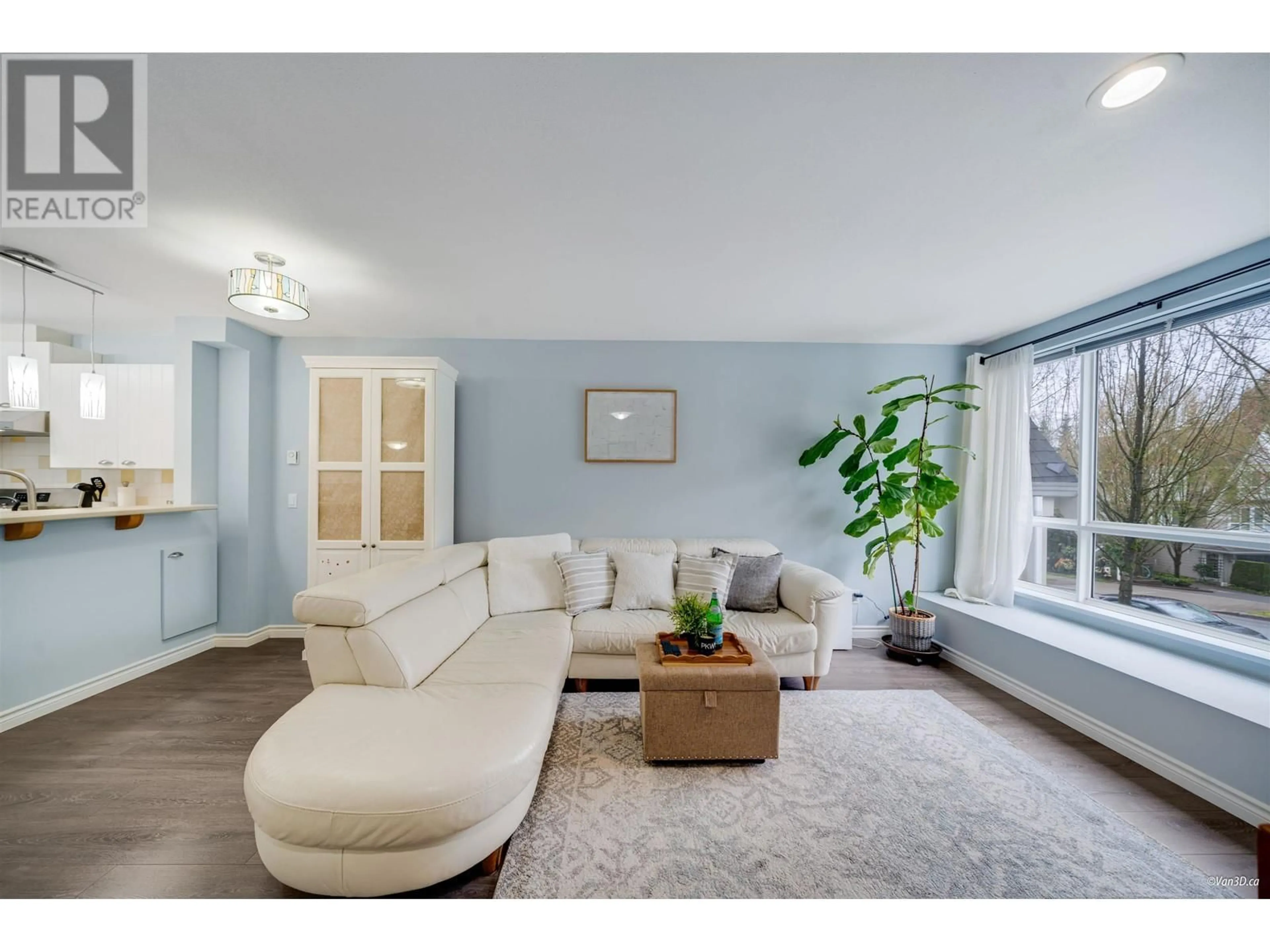 Living room with furniture, unknown for 7386 HAWTHORNE TERRACE, Burnaby British Columbia V5E4M4