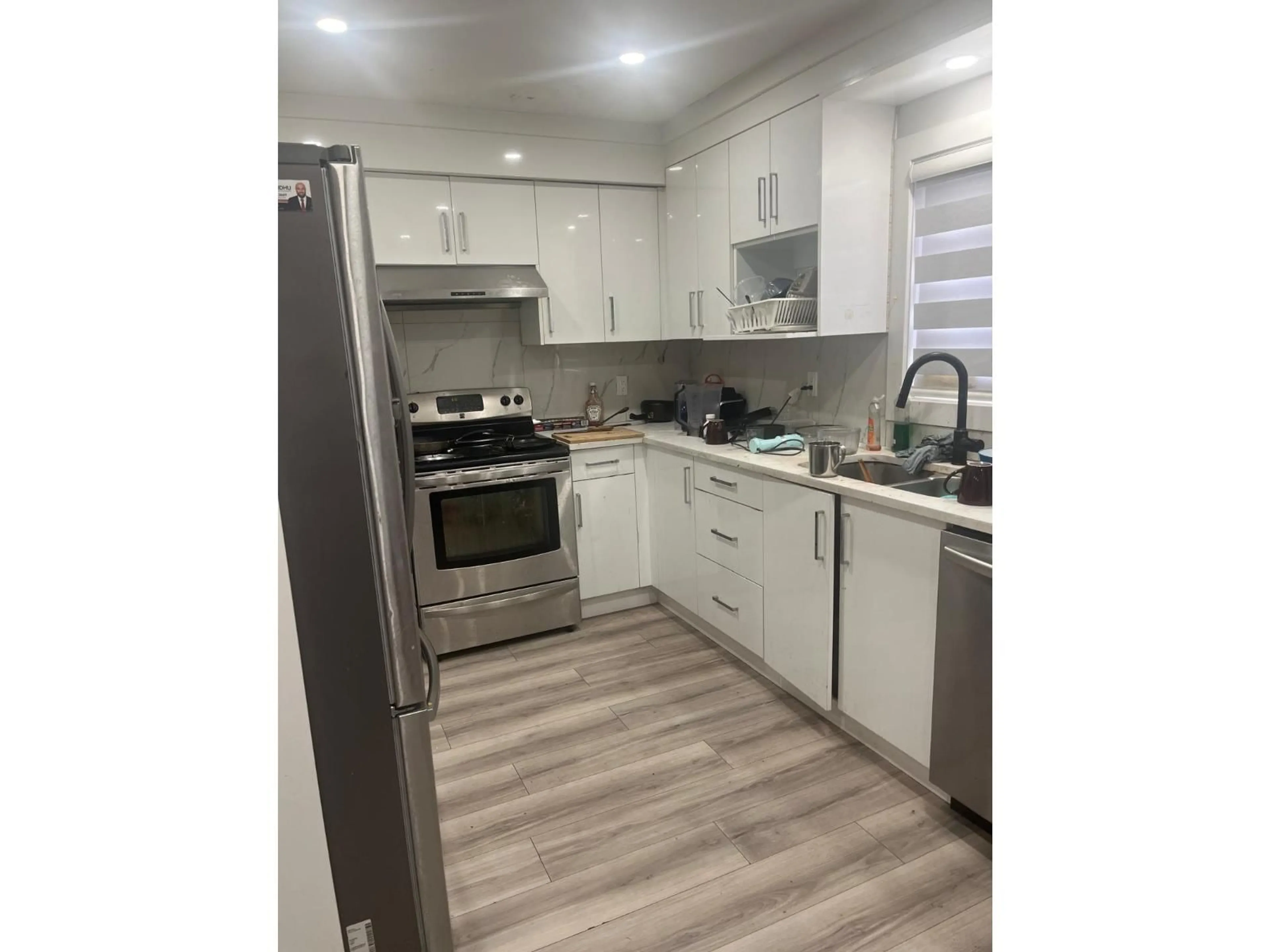 Standard kitchen, unknown for 13960 80A, Surrey British Columbia V3W6P6