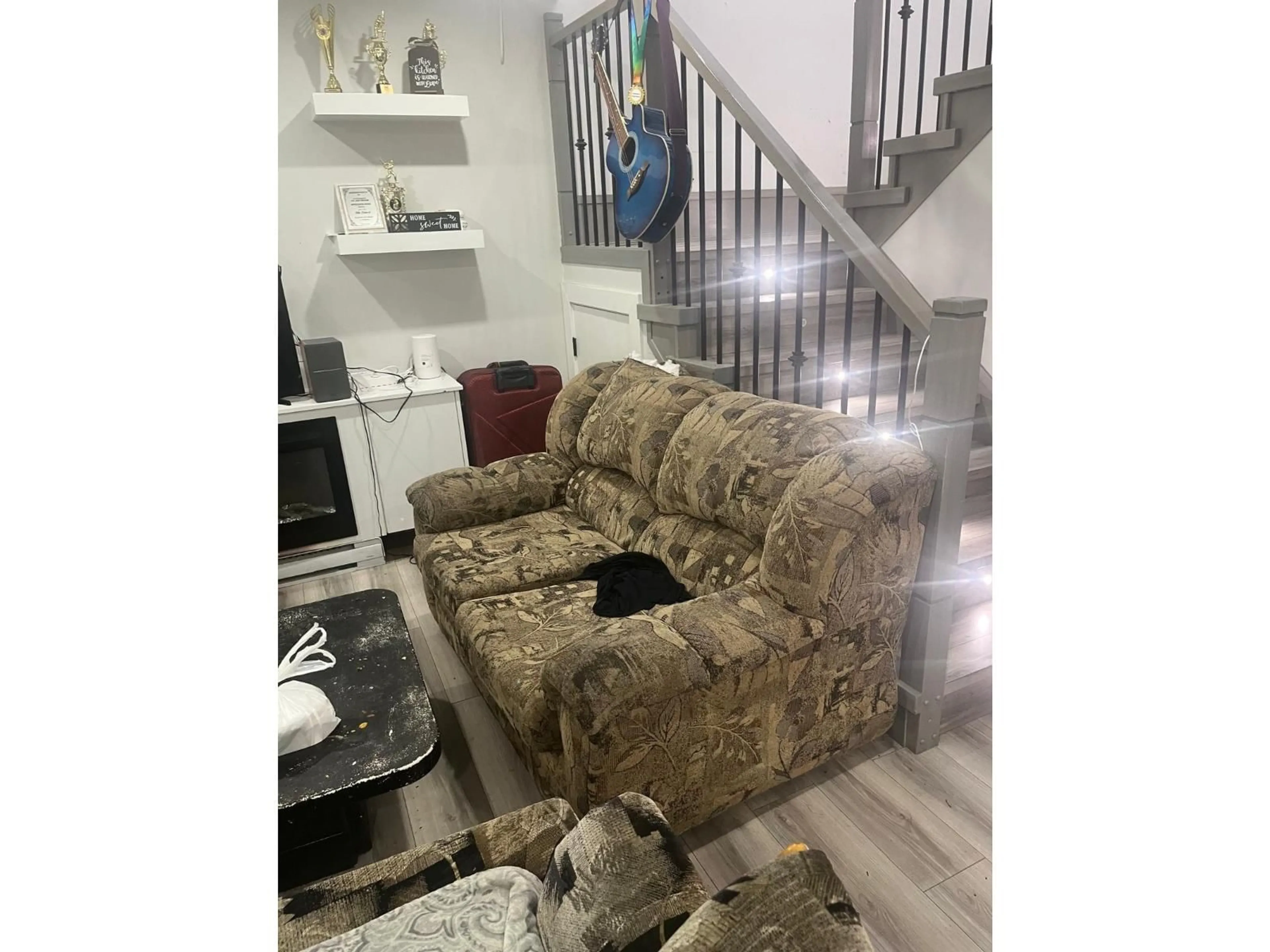Living room with furniture, unknown for 13960 80A, Surrey British Columbia V3W6P6