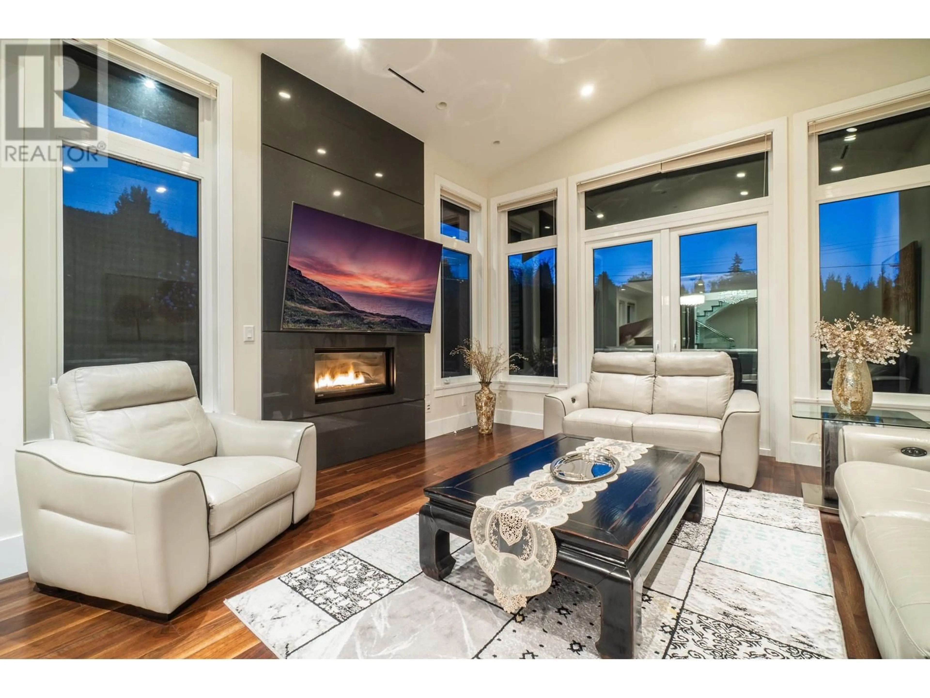 Living room with furniture, unknown for 2408 MATHERS AVENUE, West Vancouver British Columbia V7V2H8
