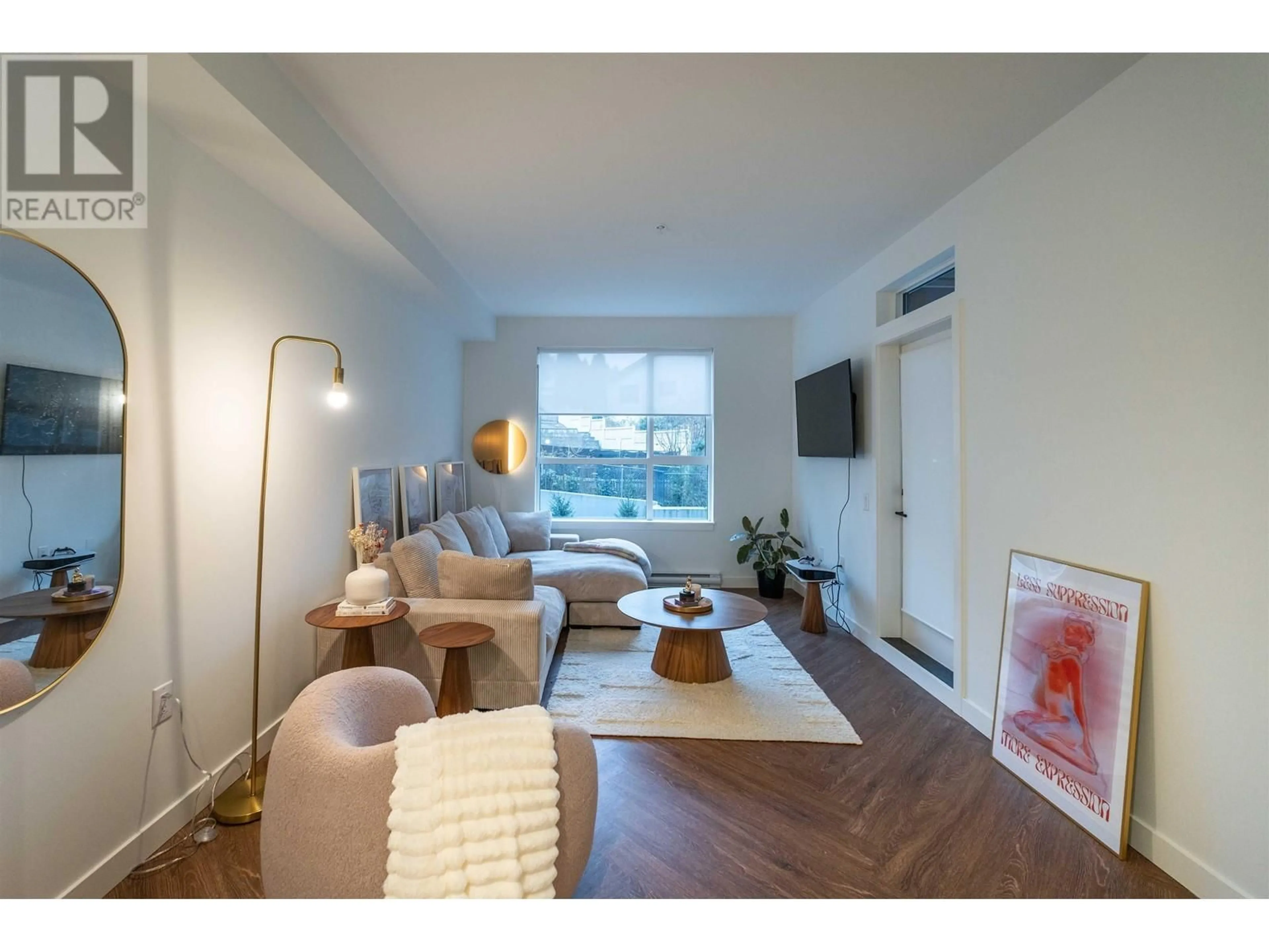 Living room with furniture, unknown for 302 - 3229 ST JOHNS STREET, Port Moody British Columbia V3H0M4