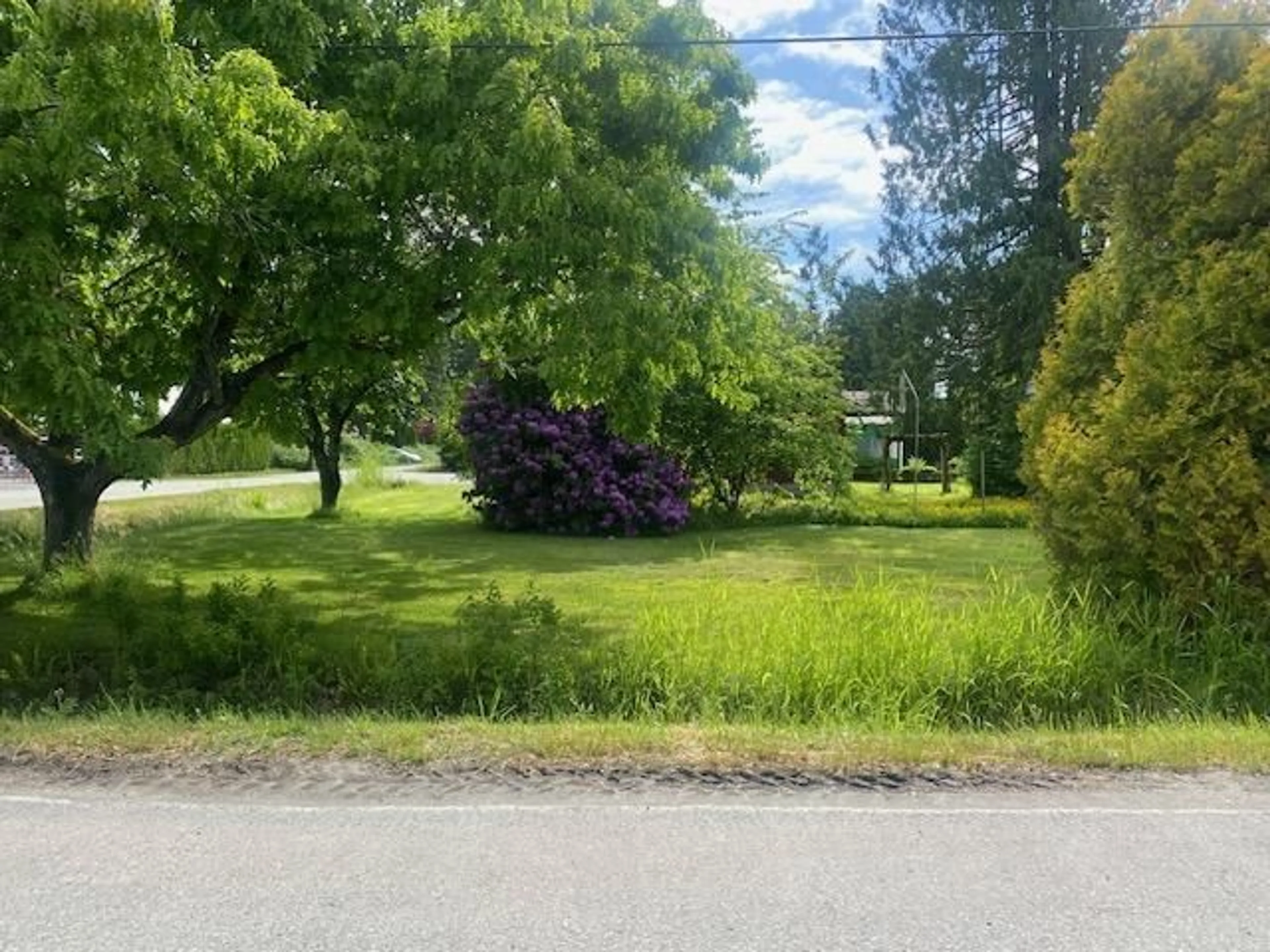 A pic from outside/outdoor area/front of a property/back of a property/a pic from drone, forest/trees view for 32614 LAMINMAN, Mission British Columbia V4S1A8