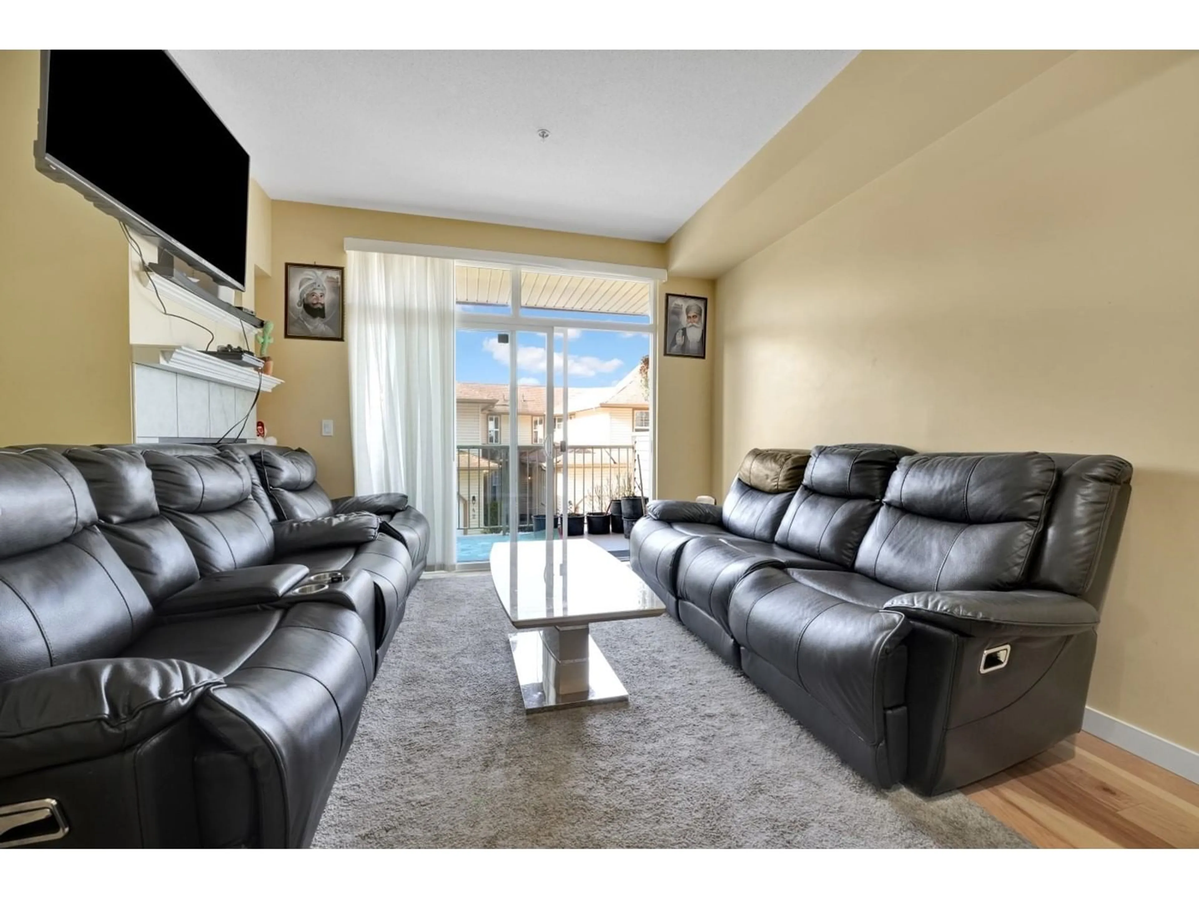 Living room with furniture, unknown for 53 - 35287 OLD YALE, Abbotsford British Columbia V3G8H5