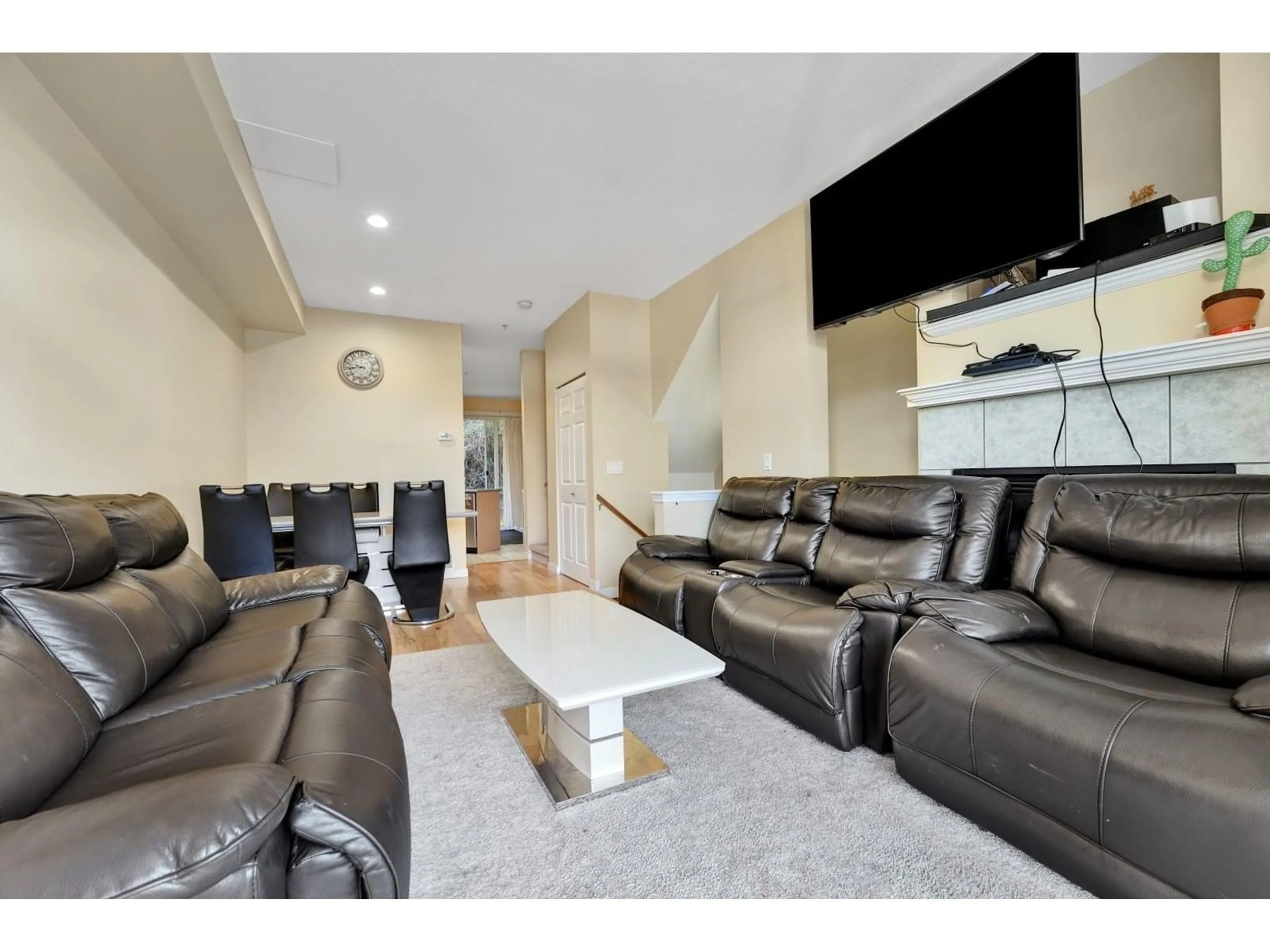 Living room with furniture, unknown for 53 - 35287 OLD YALE, Abbotsford British Columbia V3G8H5