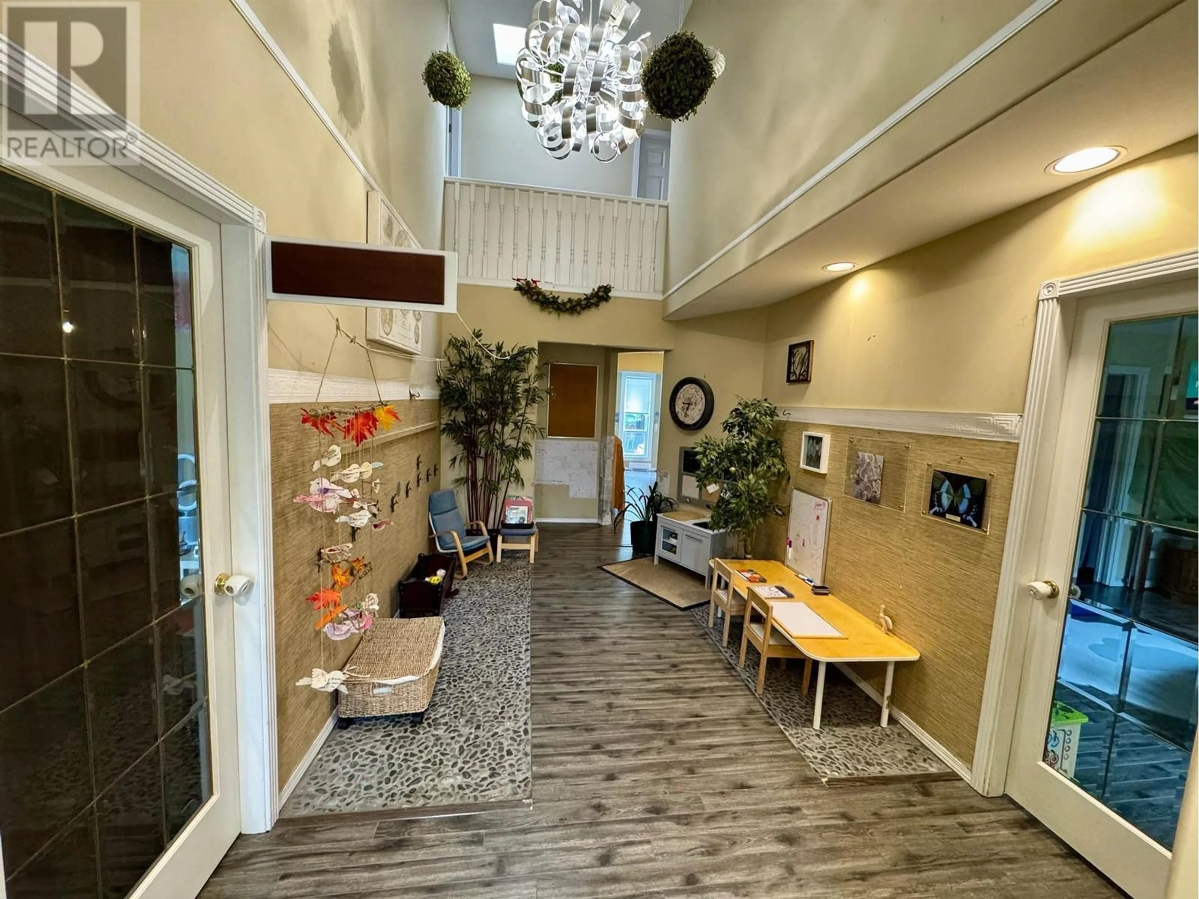 Indoor foyer for 10800 ROCHDALE DRIVE, Richmond British Columbia V7A3N6