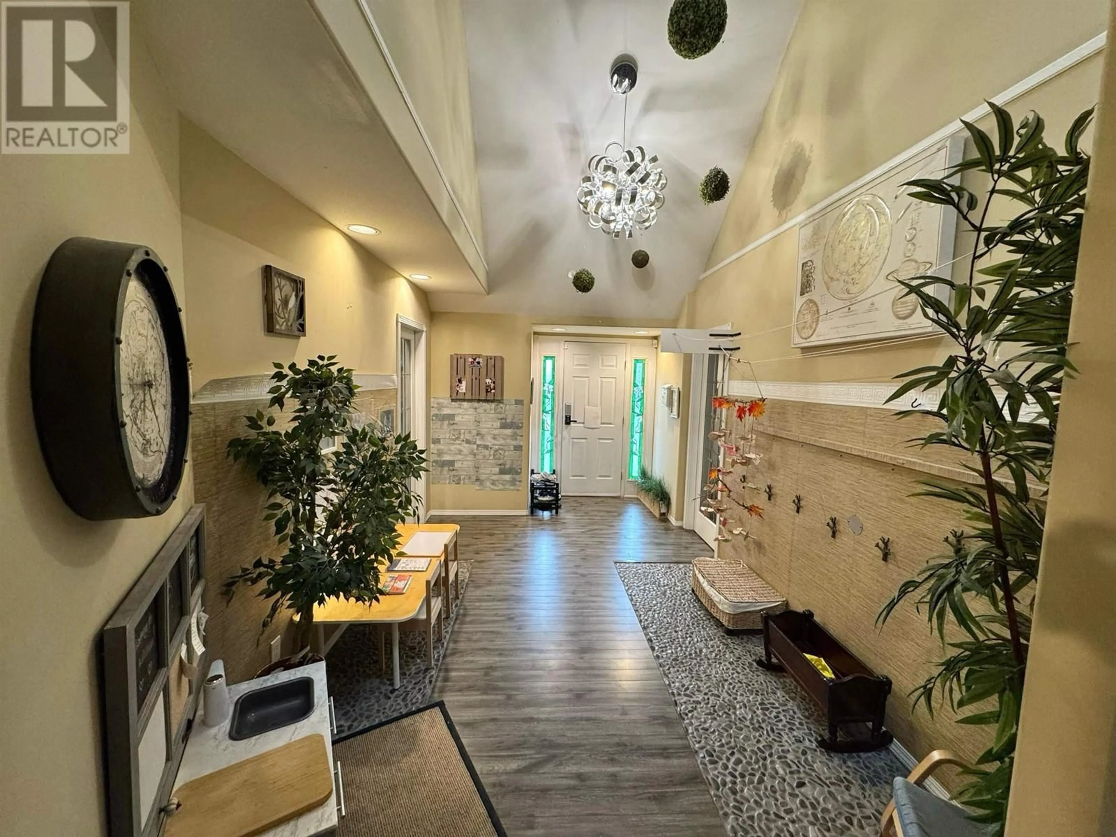 Indoor foyer for 10800 ROCHDALE DRIVE, Richmond British Columbia V7A3N6